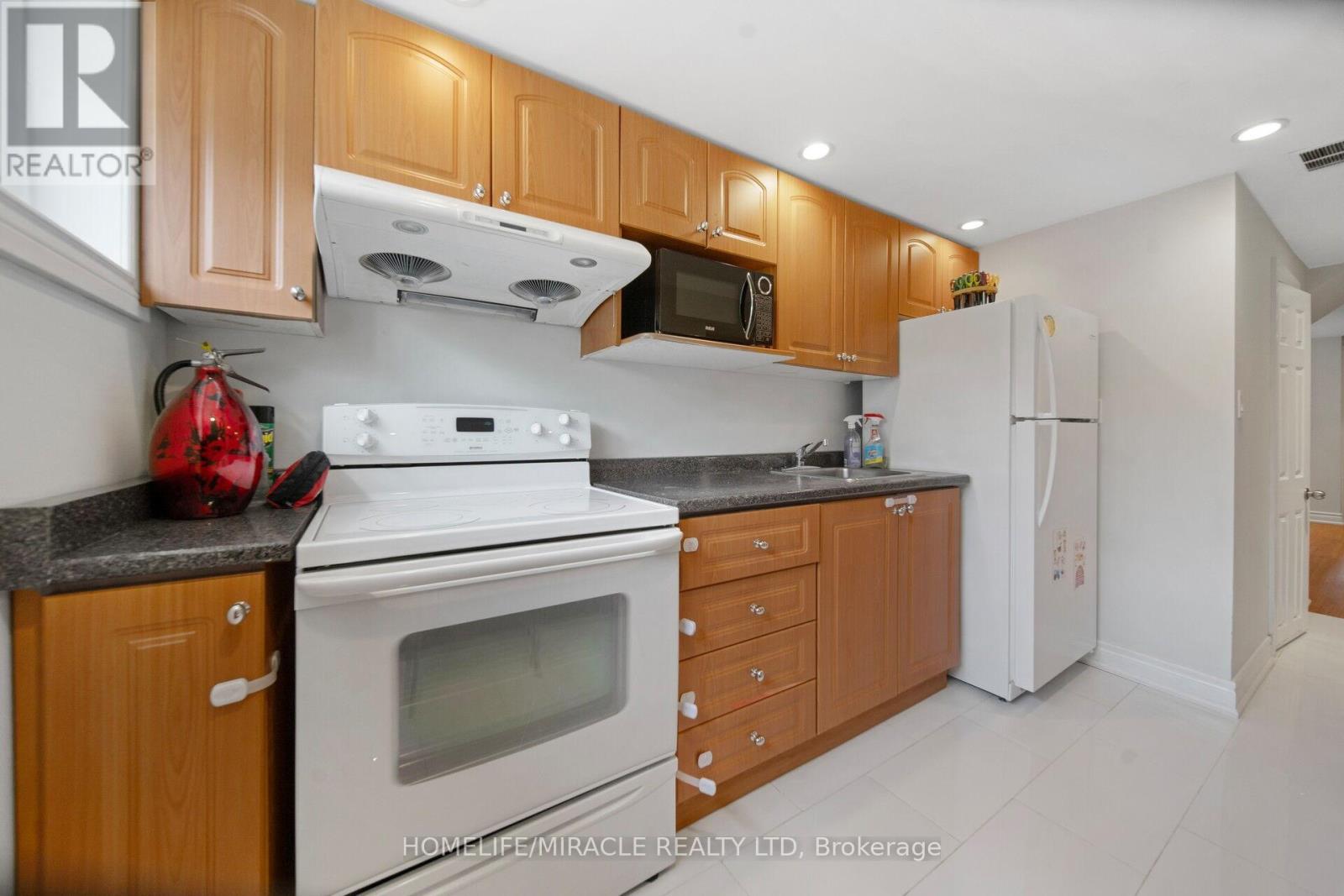 90 Deanvar Avenue, Toronto, Ontario  M1R 2N3 - Photo 37 - E12176034