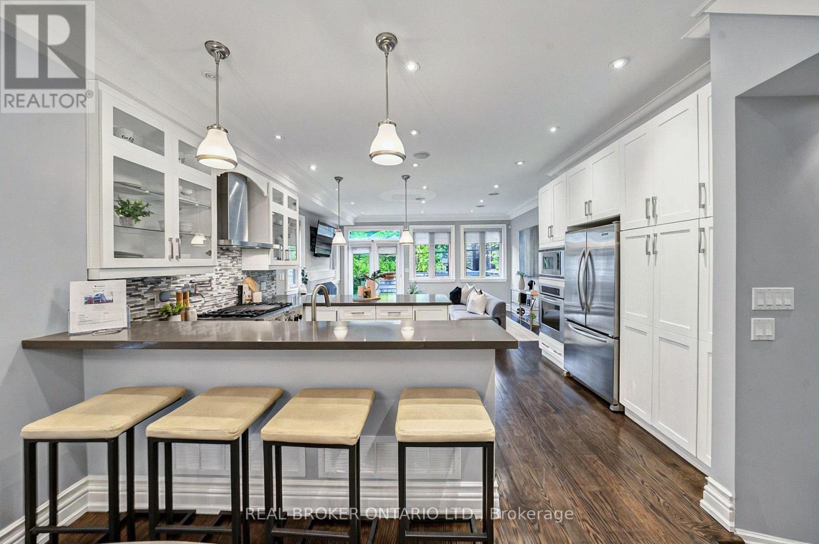 194 Lee Avenue, Toronto (The Beaches), Ontario  M4E 2P3 - Photo 6 - E12176075
