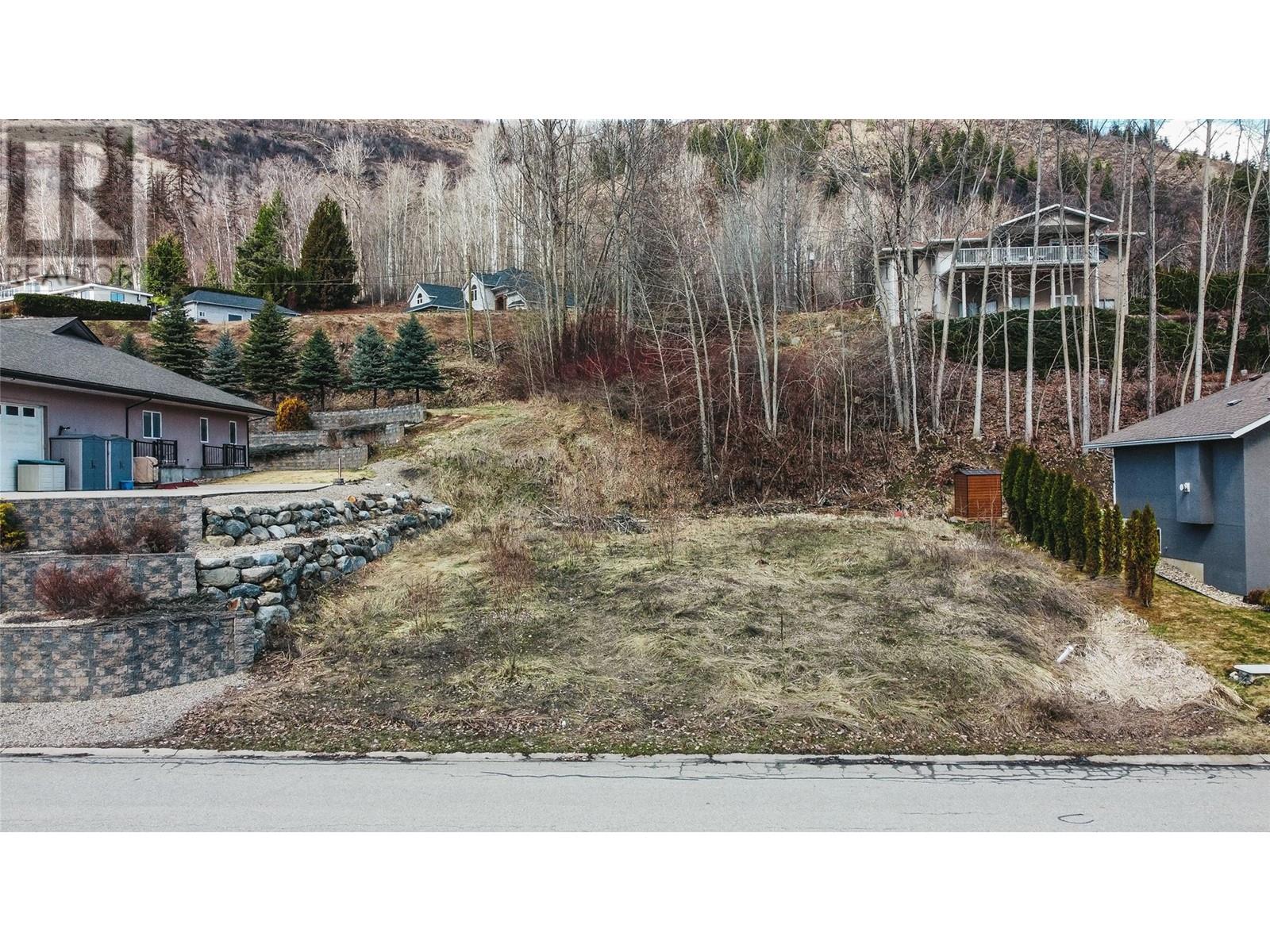 938 7th Street, Montrose, BC V0G1P0
