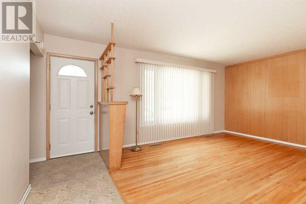 Property at 615 25 Street N image 4