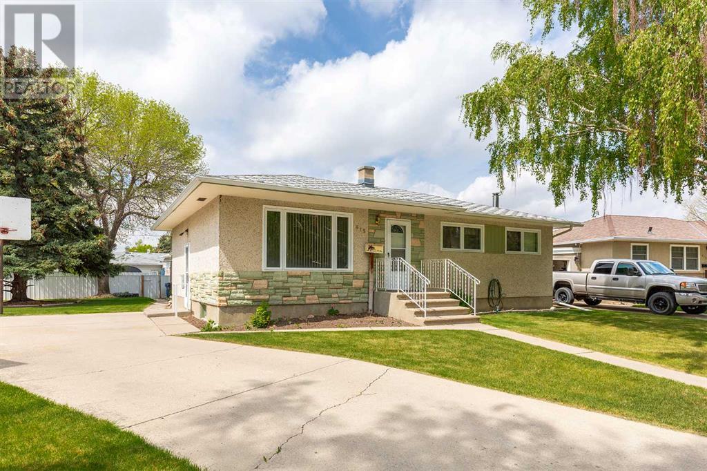 Property at 615 25 Street N image 2