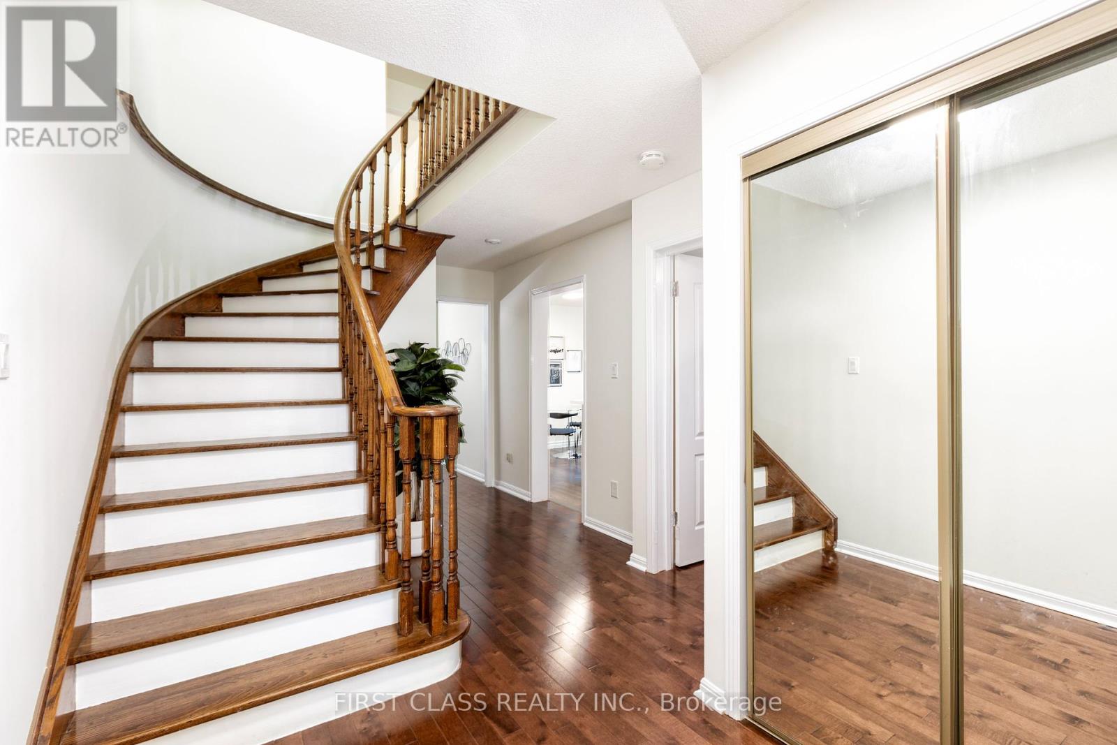 Property at 5 RADFORD CRESCENT image 3