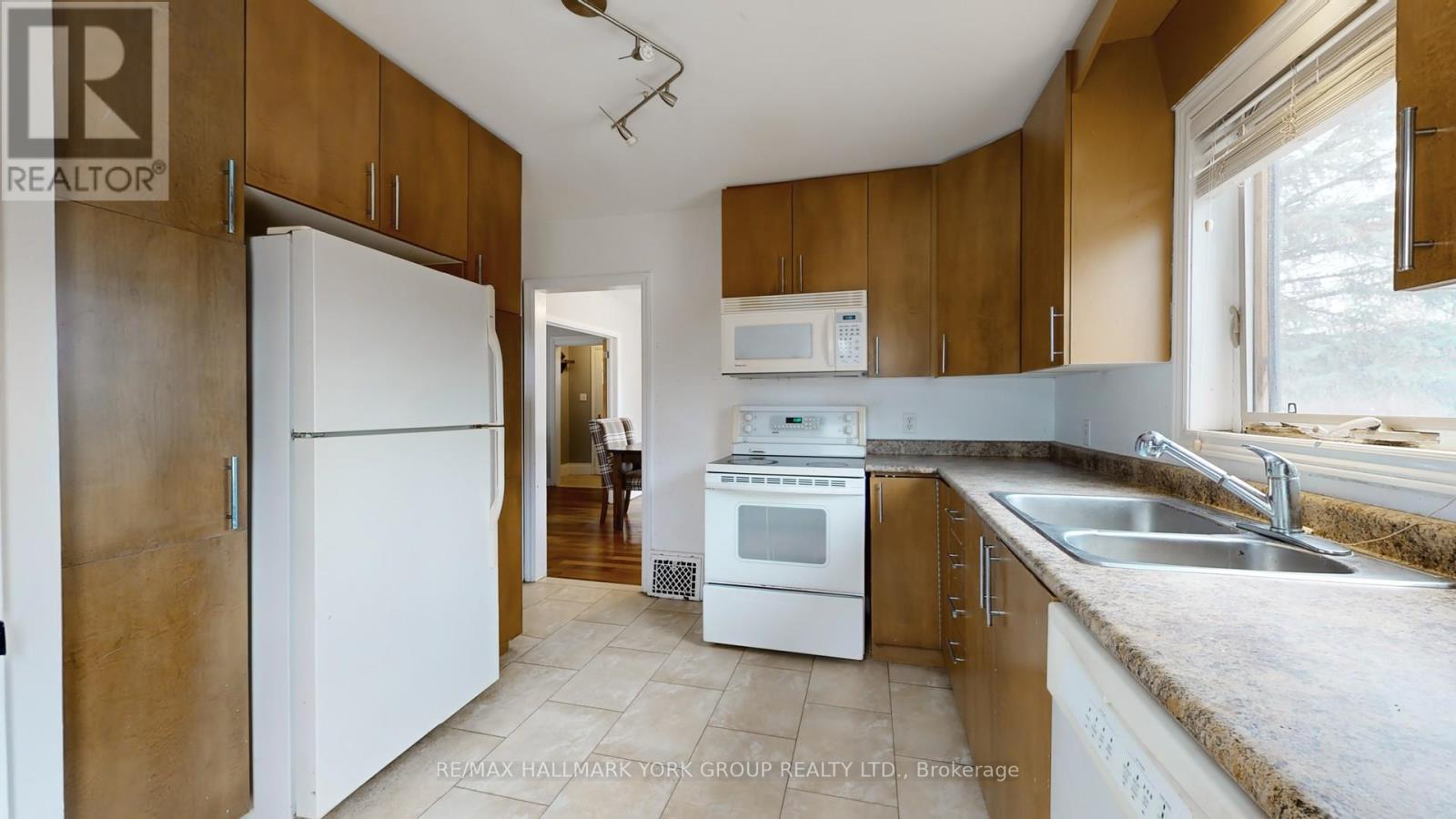 122 Gurnett Street, Aurora, Ontario  L4G 1P6 - Photo 8 - N12176029