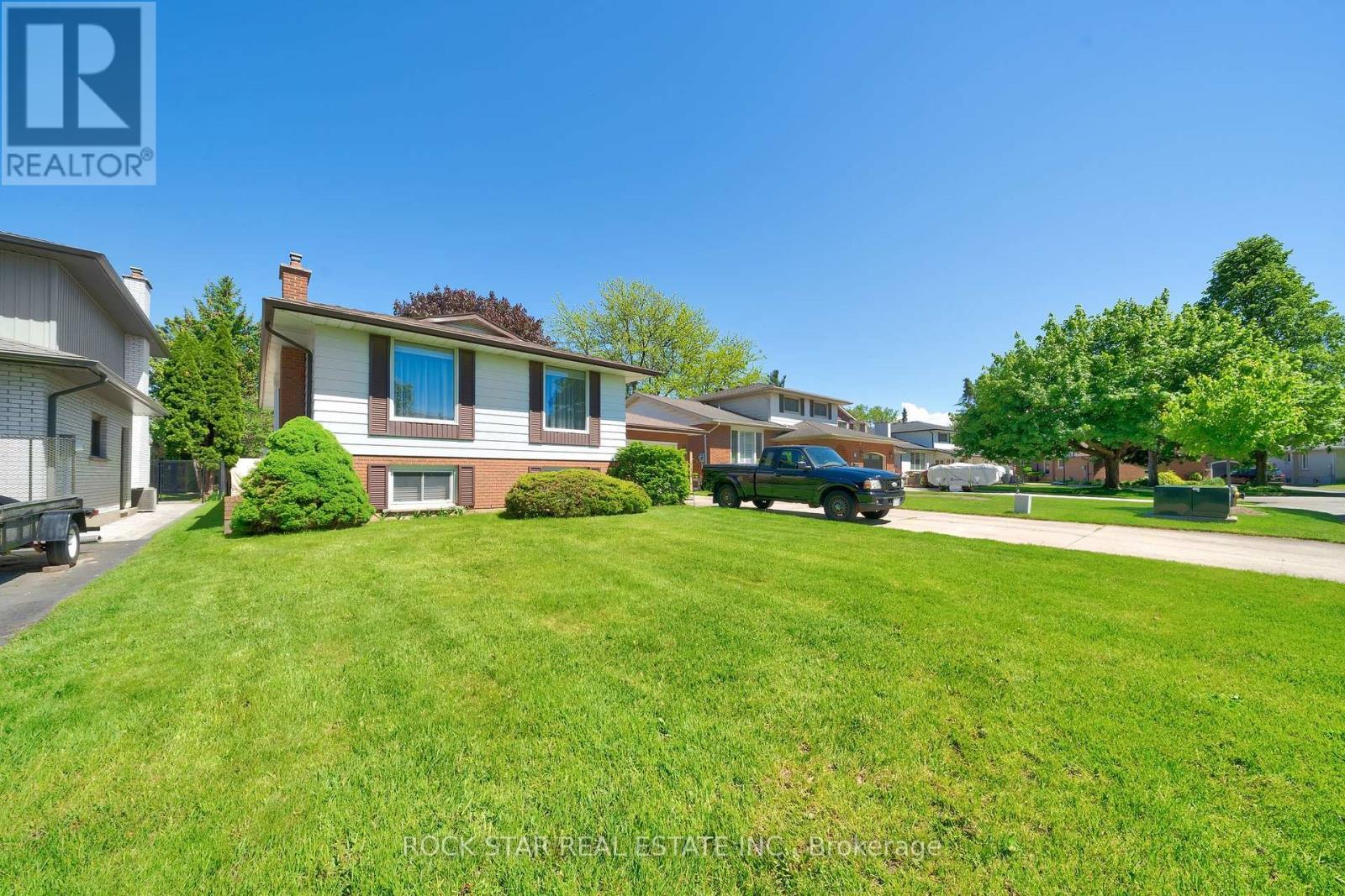 13 MEADOWBROOK CRESCENT, St. Catharines, Ontario