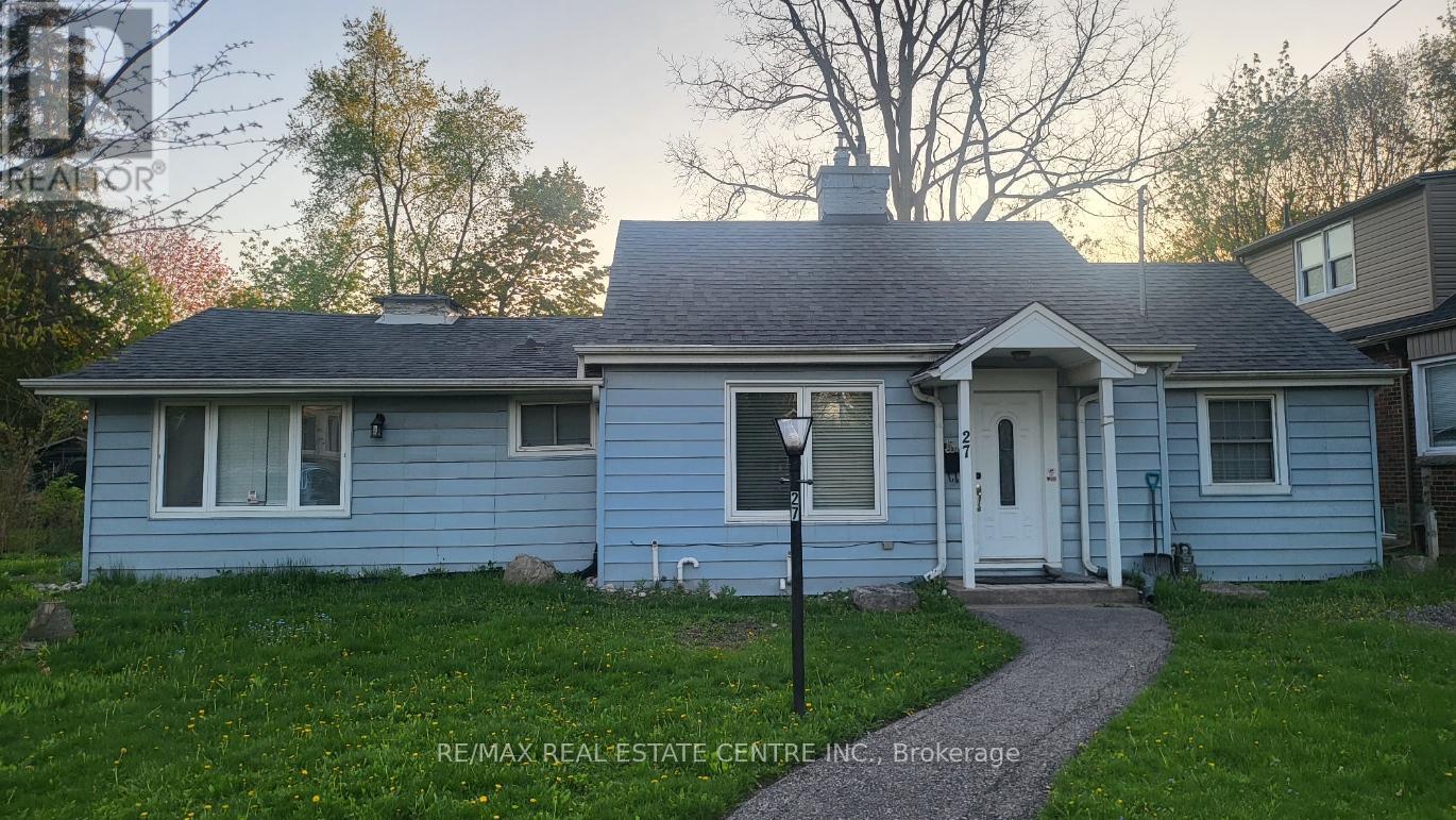 27 Hollywood Street N, Hamilton (Ainslie Wood), Ontario  L8S 3K7 - Photo 2 - X12175802