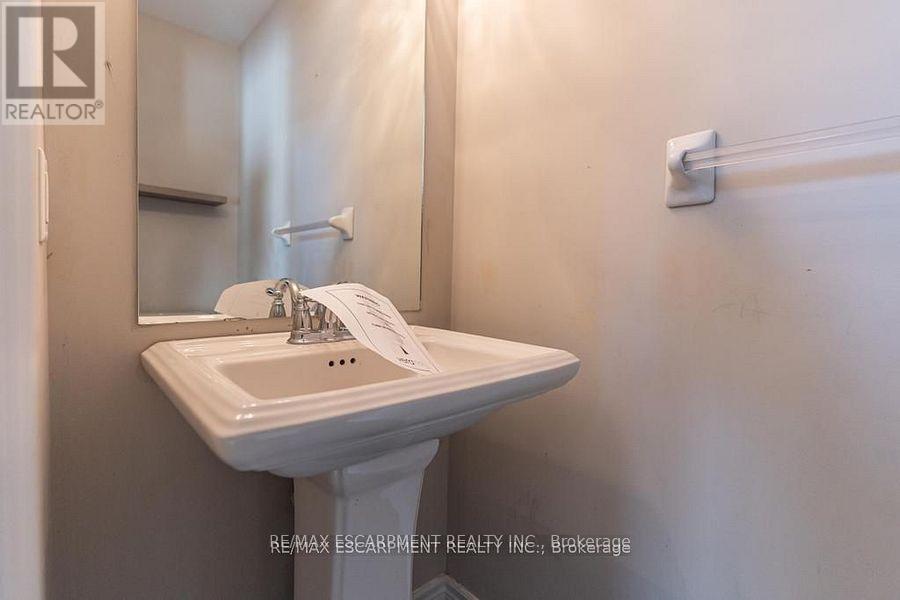 63 Crossings Way, Hamilton, Ontario  L0R 1P0 - Photo 12 - X12175852