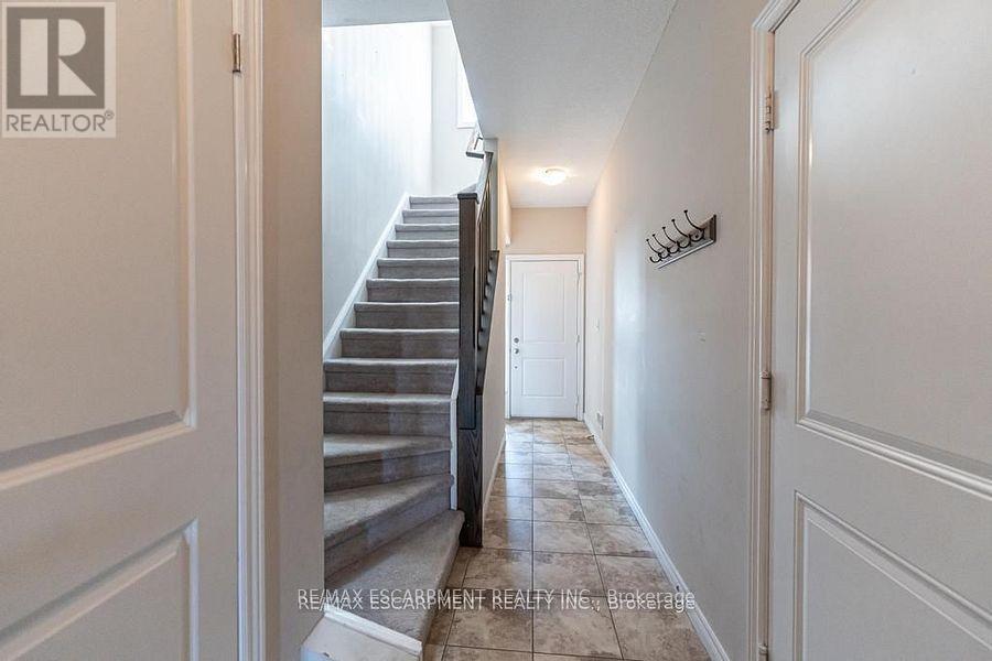 63 Crossings Way, Hamilton (Stoney Creek), Ontario  L0R 1P0 - Photo 2 - X12175852