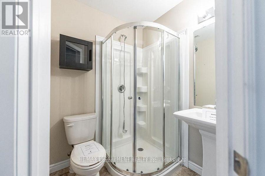 63 Crossings Way, Hamilton, Ontario  L0R 1P0 - Photo 4 - X12175852