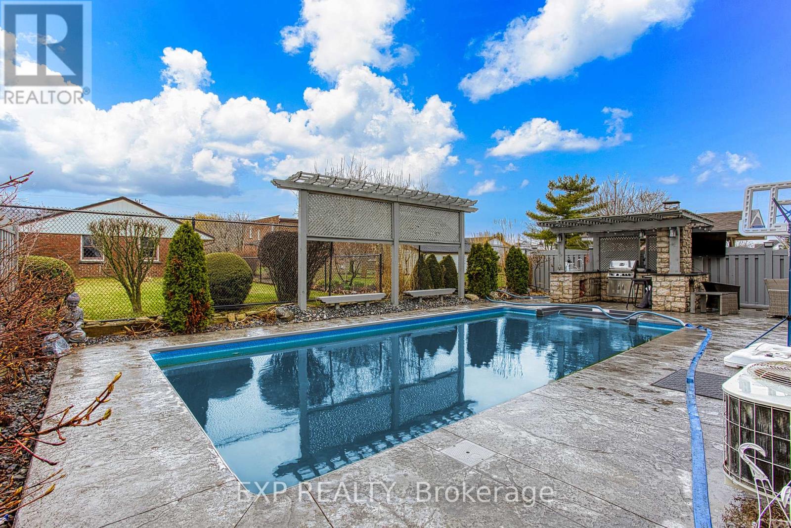 50 Tuscani Drive, Hamilton, Ontario  L8E 5W4 - Photo 37 - X12175890