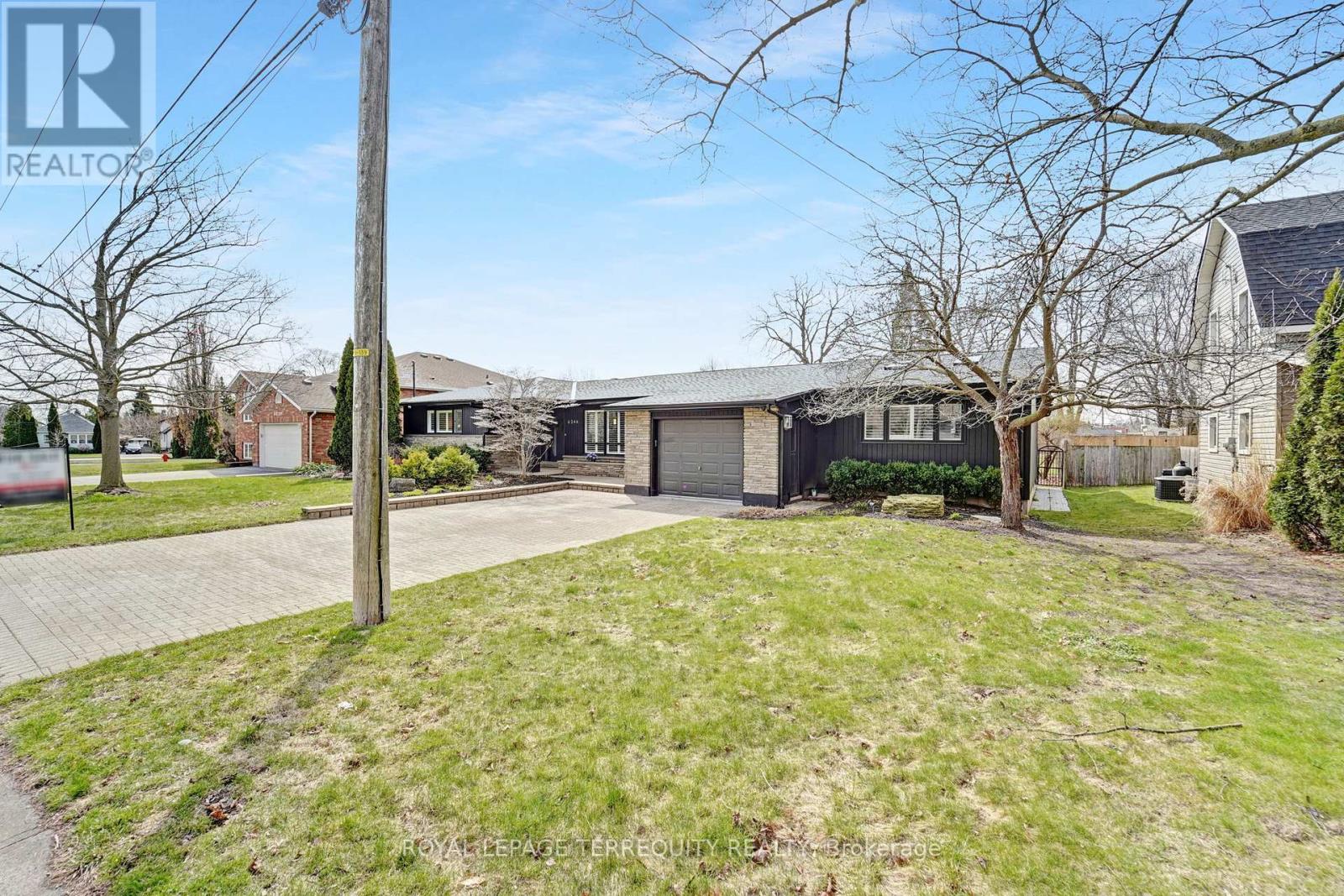 6244 Russell Street, Niagara Falls, Ontario  L2J 1P1 - Photo 4 - X12175932