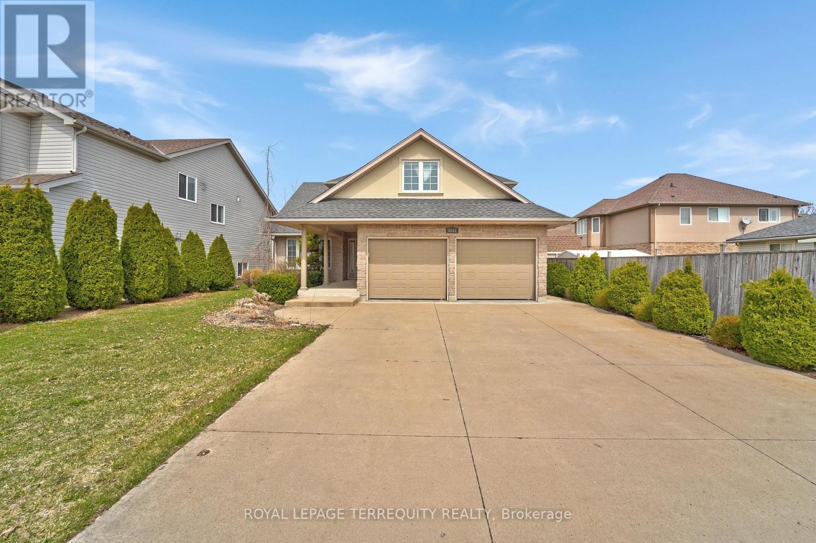 8233 COSTABILE DRIVE, Niagara Falls, Ontario