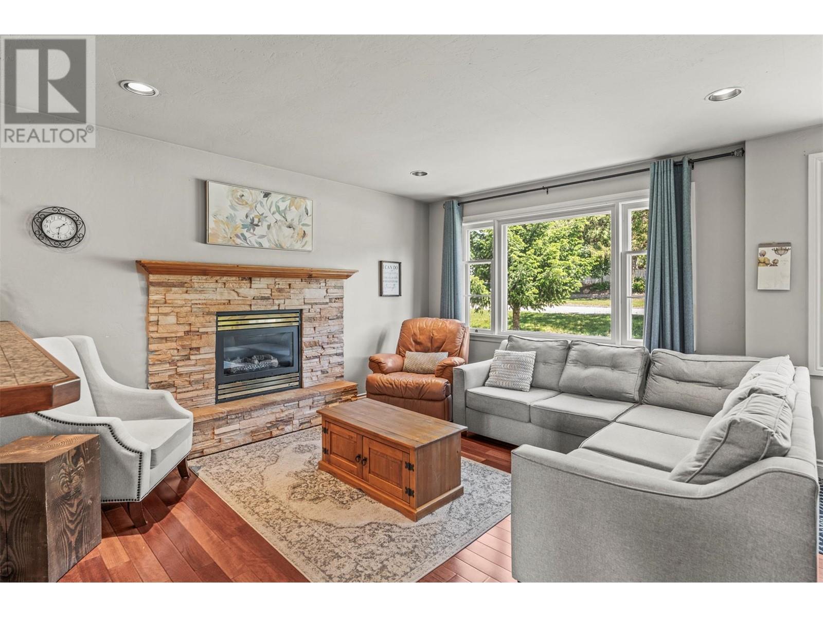 3302 20a Street, Vernon, British Columbia  V1T 4E9 - Photo 8 - 10348958