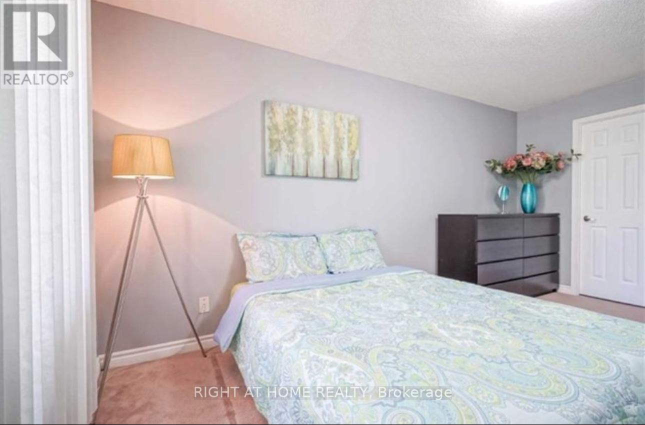 208 - 335 Rathburn Road W, Mississauga (Creditview), Ontario  L5B 0C8 - Photo 9 - W12175972