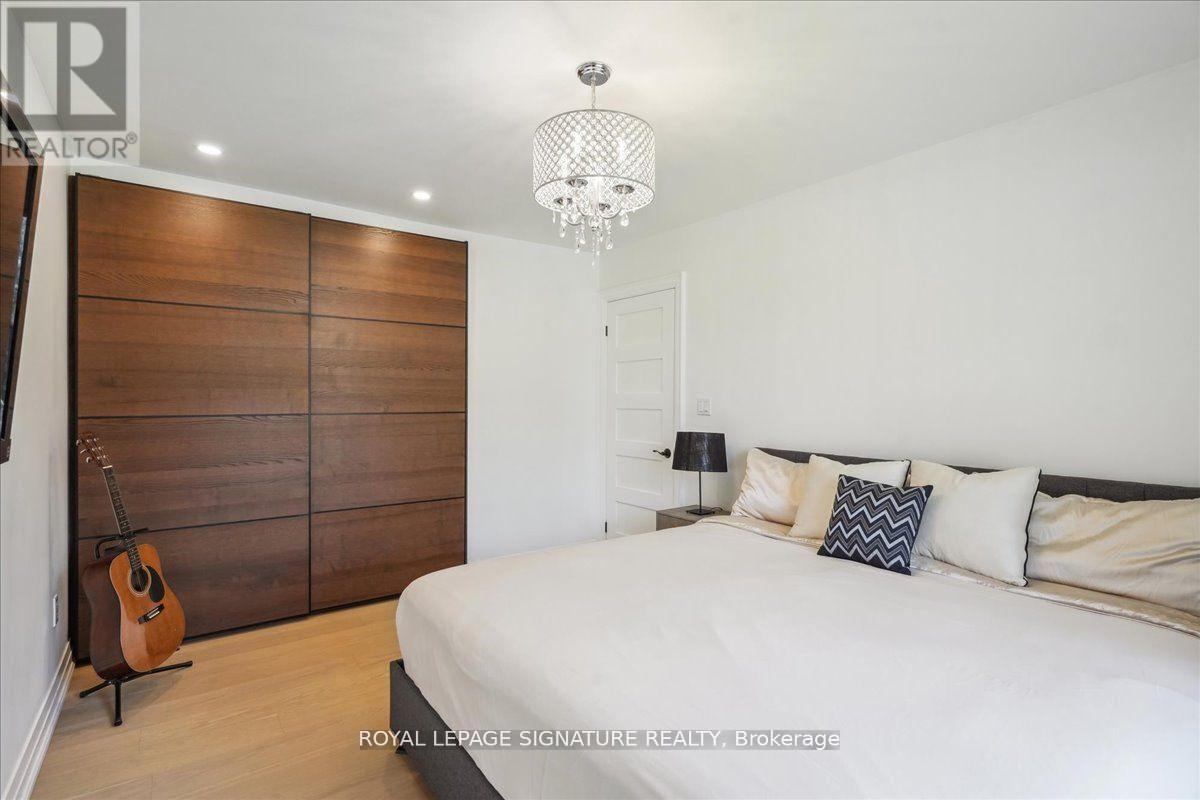 1254 Epton Crescent, Mississauga, Ontario  L5J 1R8 - Photo 13 - W12176037