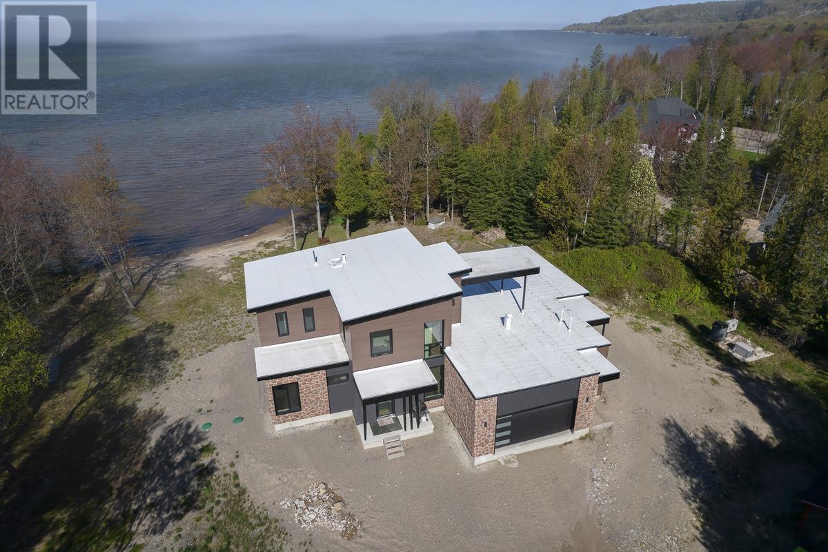 937 Sunnyside Beach Rd, Sault Ste. Marie, Ontario  P6A 6K4 - Photo 2 - SM251277