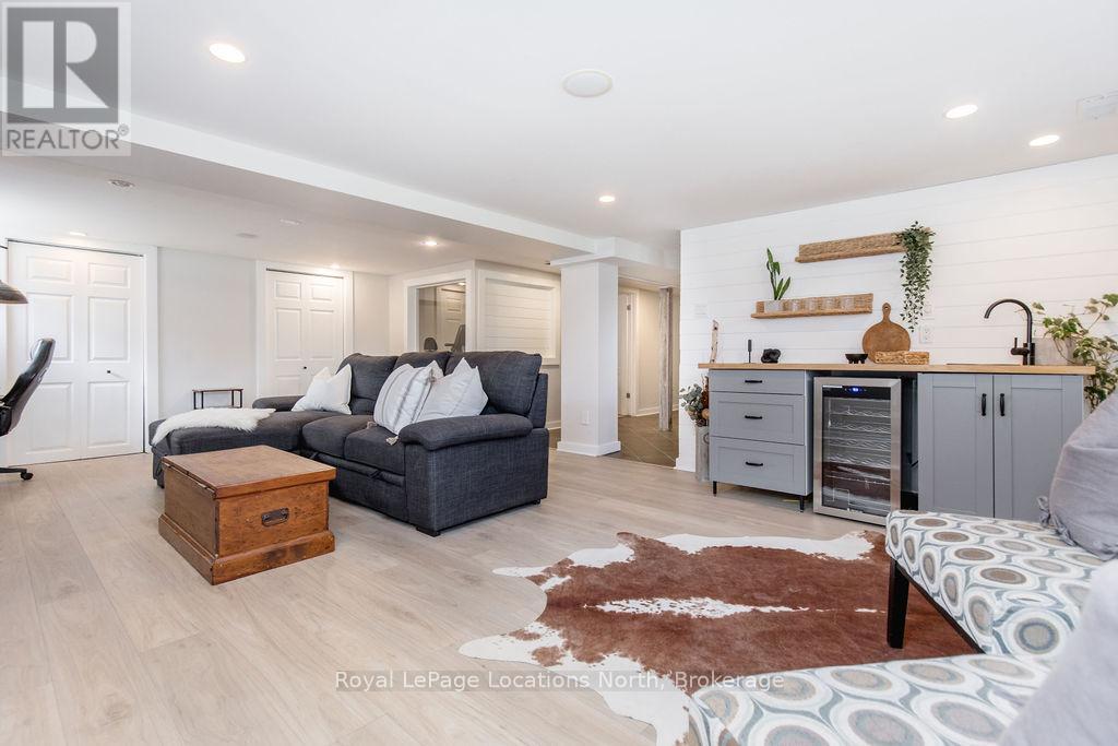 221 Jane Street, Clearview, Ontario  L0M 1S0 - Photo 44 - S12176085