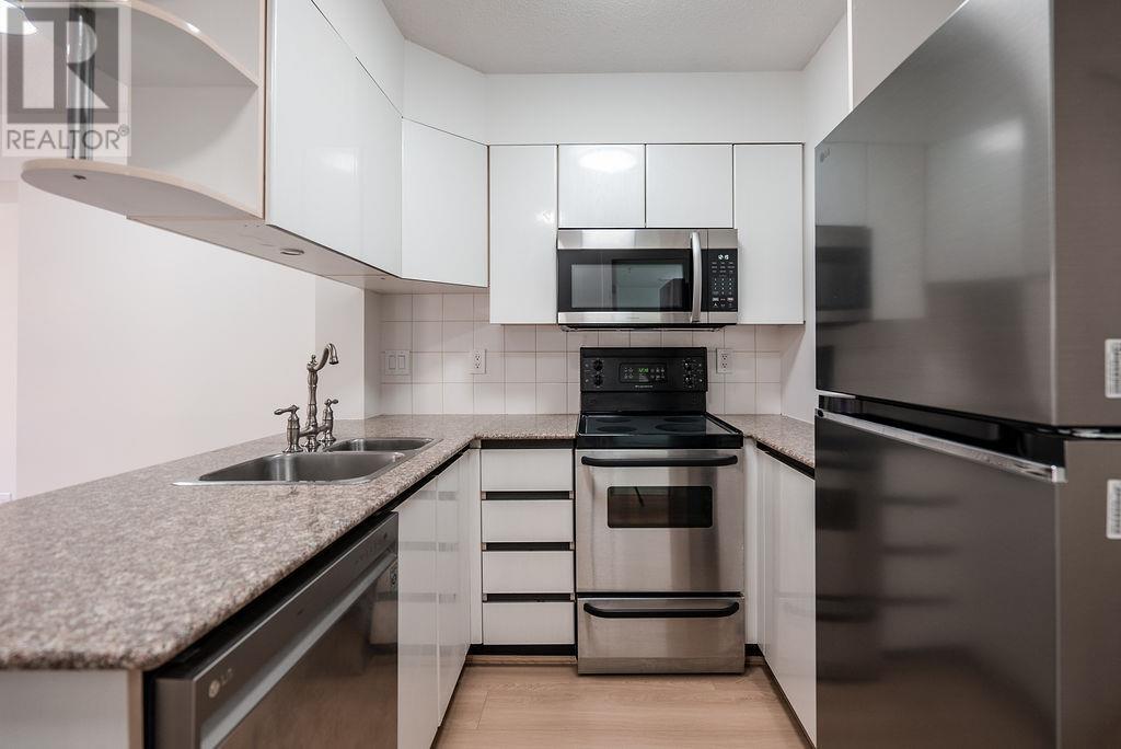 701 1189 Howe Street, Vancouver, British Columbia  V6Z 2X4 - Photo 3 - R3007300