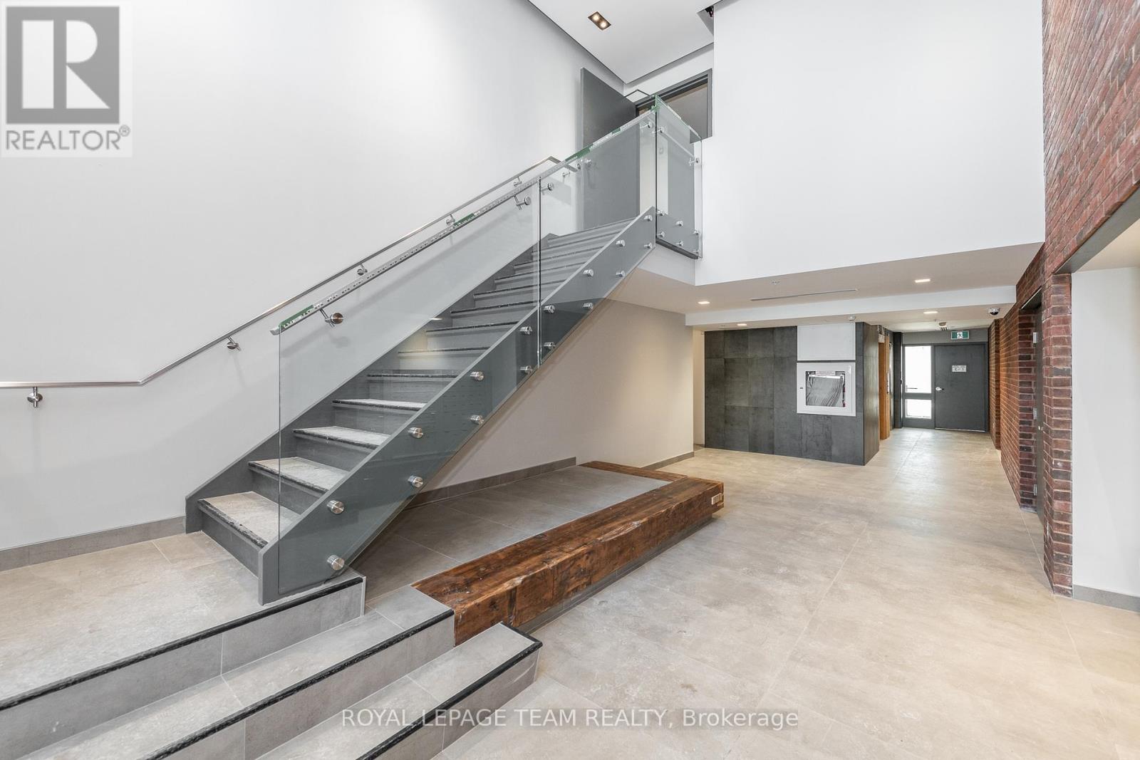310 - 320 Miwate Private, Ottawa, Ontario  K1R 0E1 - Photo 3 - X12176168