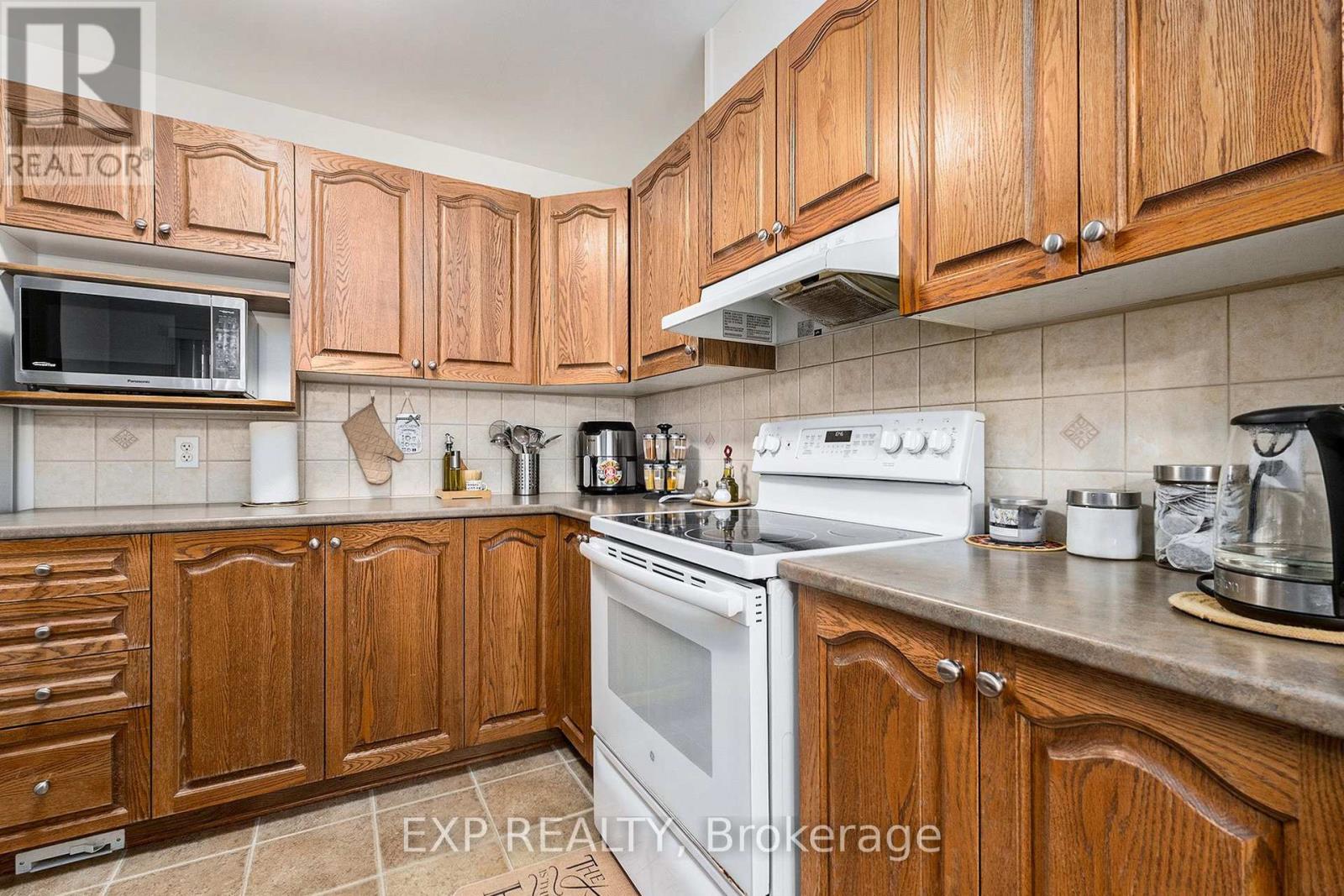 7 Marabrooke Street, Ottawa, Ontario  K2G 7A1 - Photo 9 - X12176189