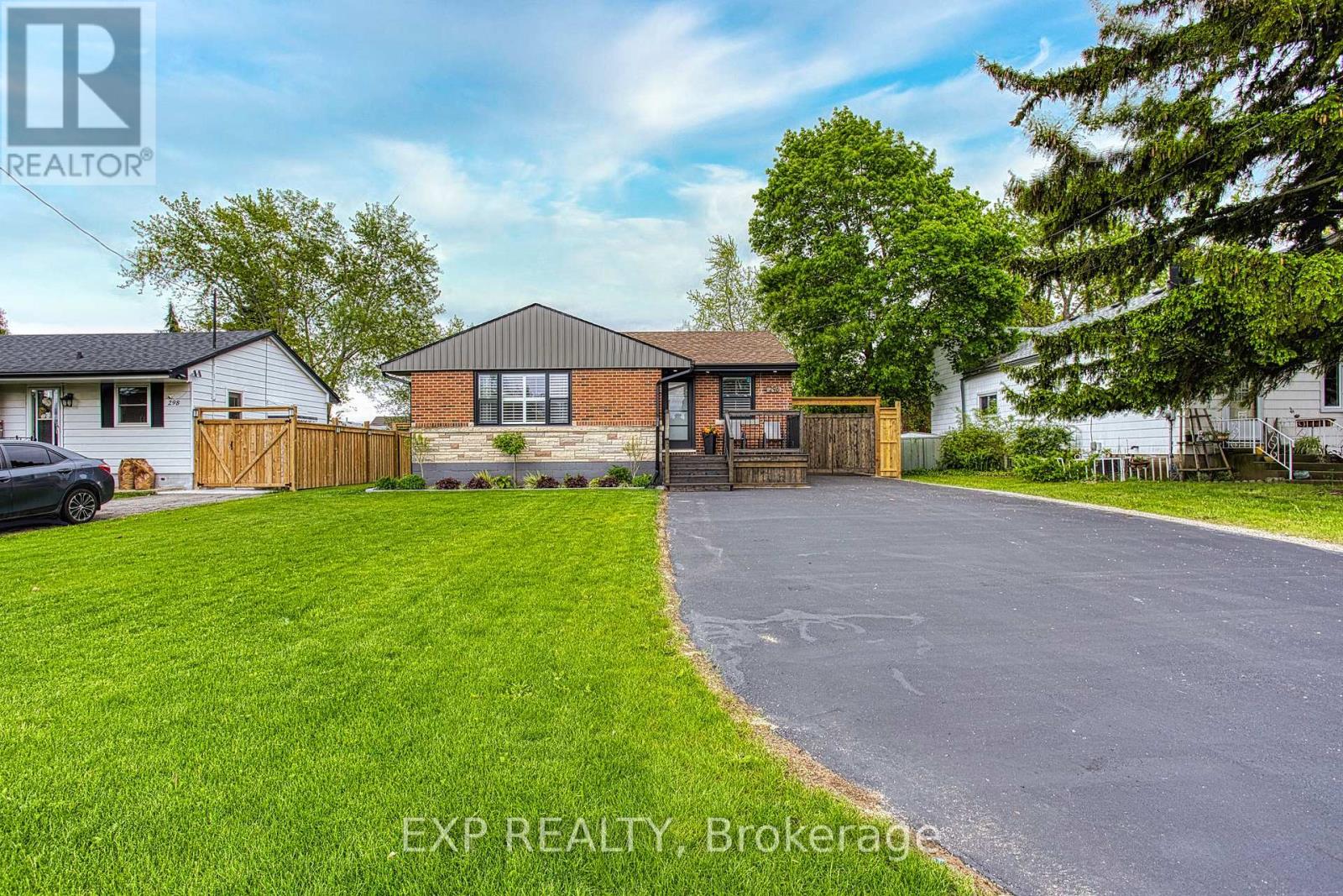 296 Winona Road, Hamilton (Winona), Ontario  L8E 5L3 - Photo 3 - X12175980