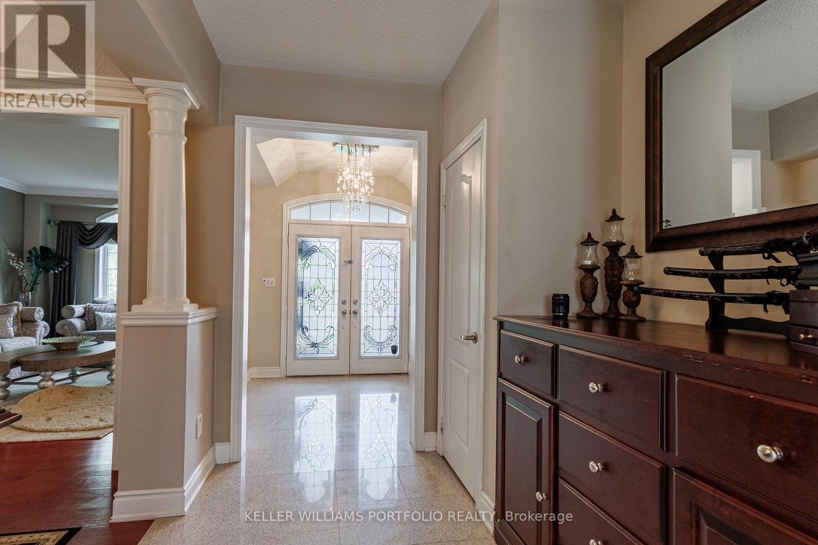 26 Louvain Drive, Brampton, Ontario  L6P 1W6 - Photo 6 - W12172356