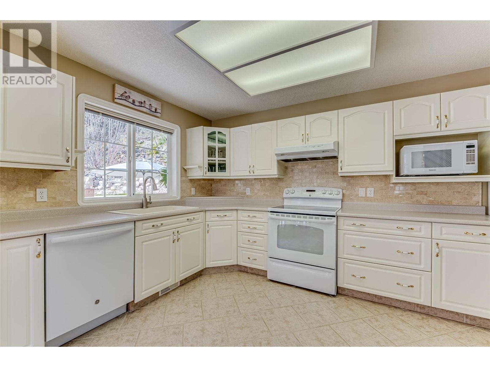 9292 Chinook Road, Vernon, British Columbia  V1H 1K3 - Photo 16 - 10349293