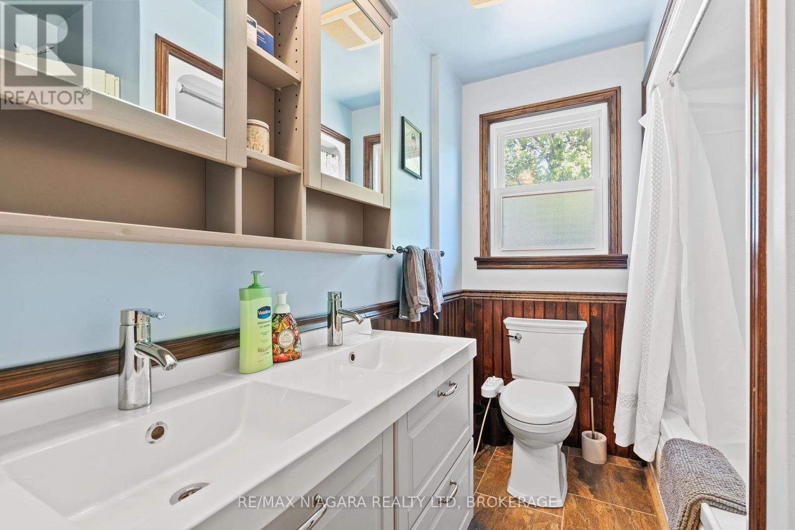 39 Seymour Avenue, St. Catharines, Ontario  L2P 1A5 - Photo 11 - X12176186