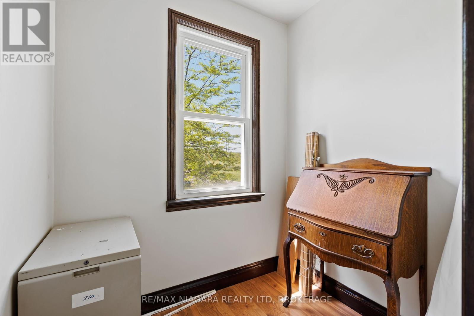 39 Seymour Avenue, St. Catharines, Ontario  L2P 1A5 - Photo 17 - X12176186