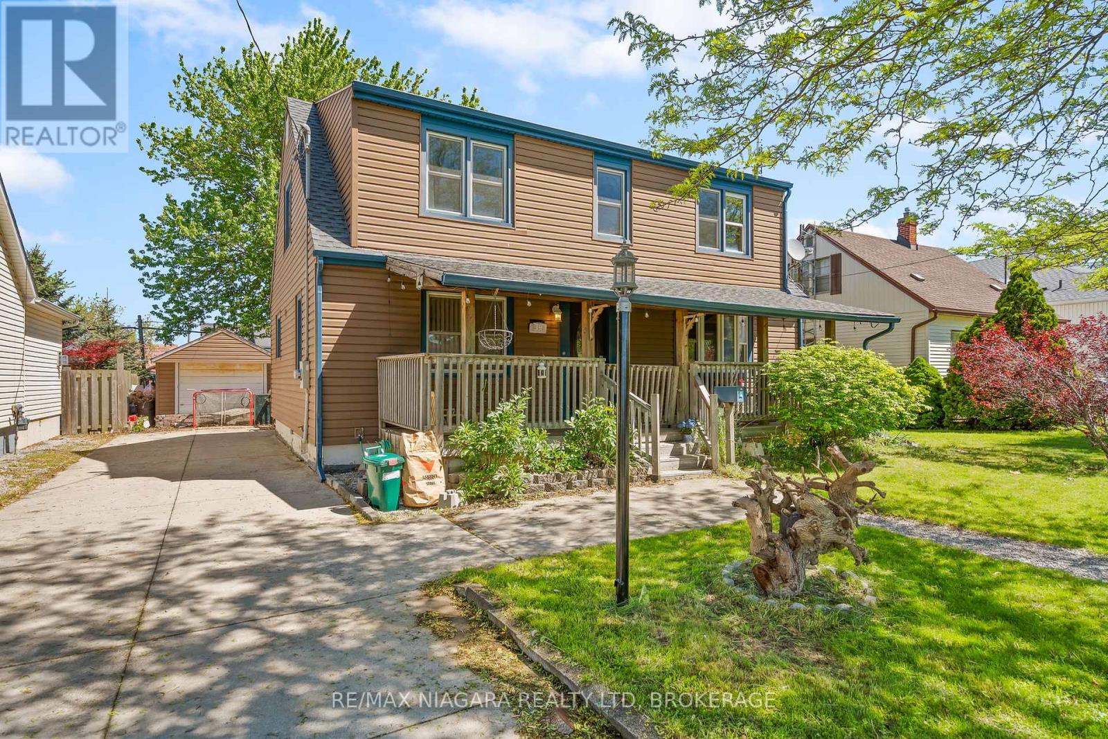 39 Seymour Avenue, St. Catharines, Ontario  L2P 1A5 - Photo 2 - X12176186