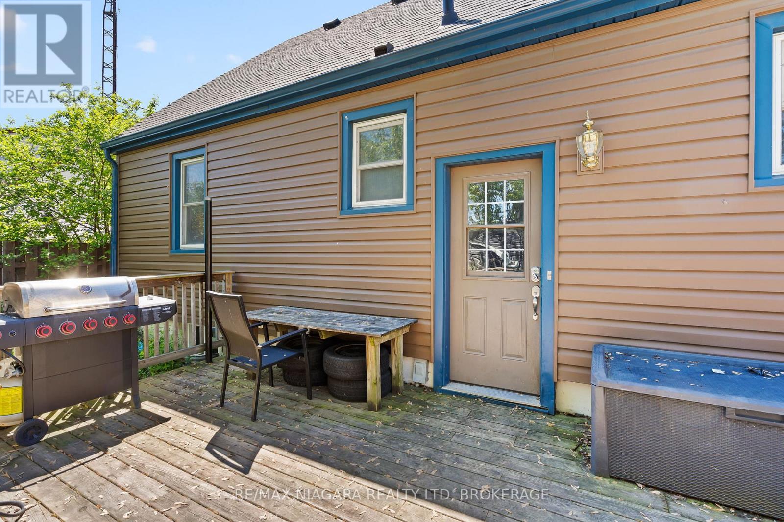 39 Seymour Avenue, St. Catharines, Ontario  L2P 1A5 - Photo 23 - X12176186