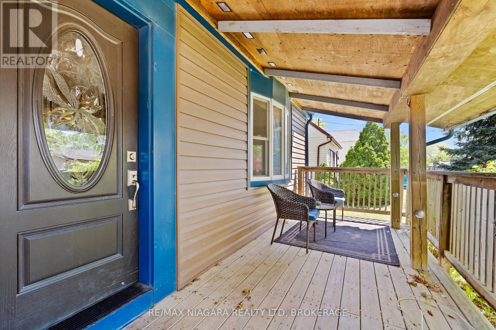 39 Seymour Avenue, St. Catharines, Ontario  L2P 1A5 - Photo 3 - X12176186