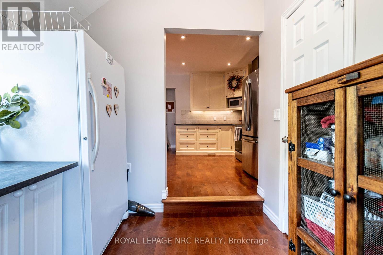 13 Violet Street, St. Catharines, Ontario  L2S 2X1 - Photo 12 - X12176233