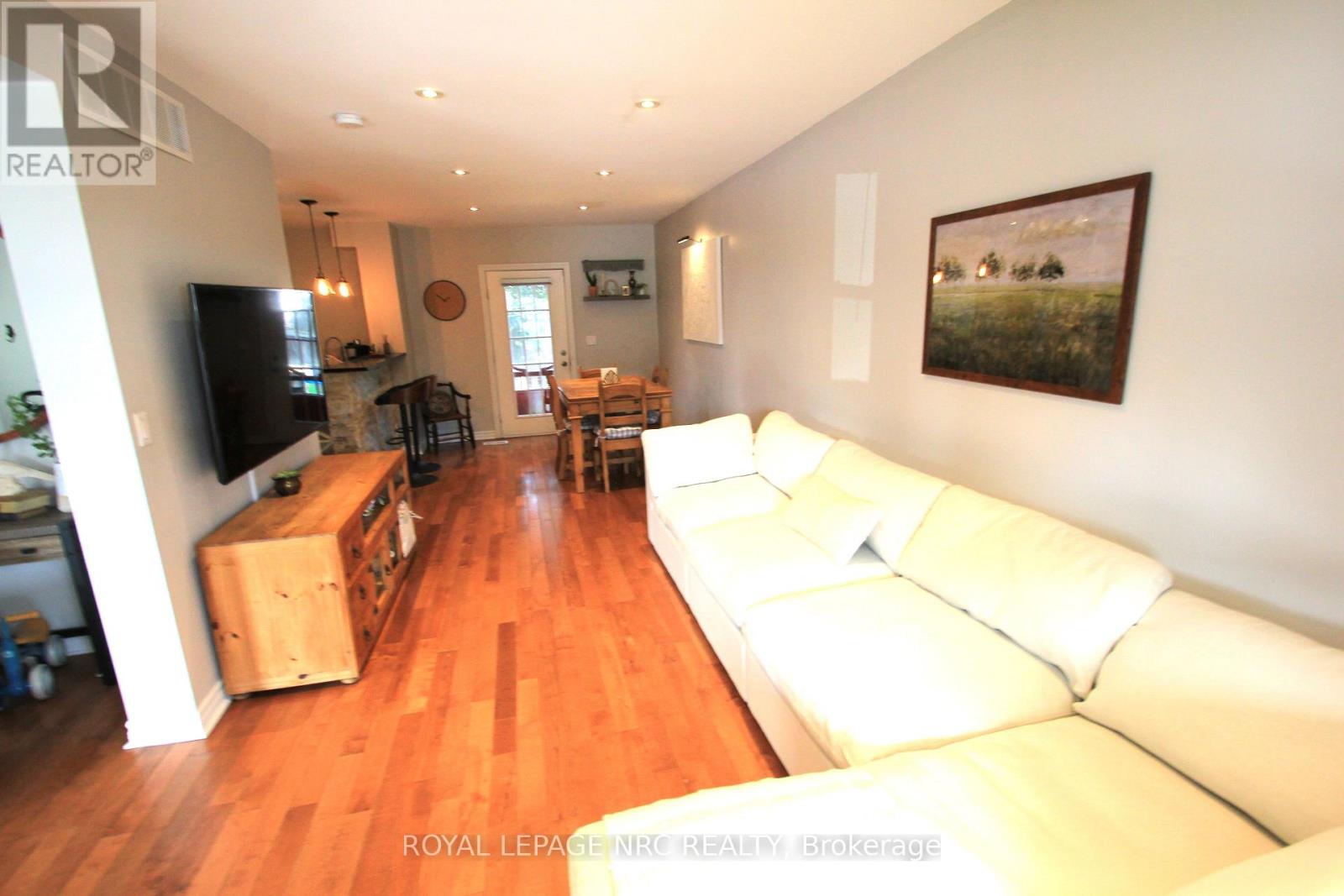 13 Violet Street, St. Catharines, Ontario  L2S 2X1 - Photo 6 - X12176233
