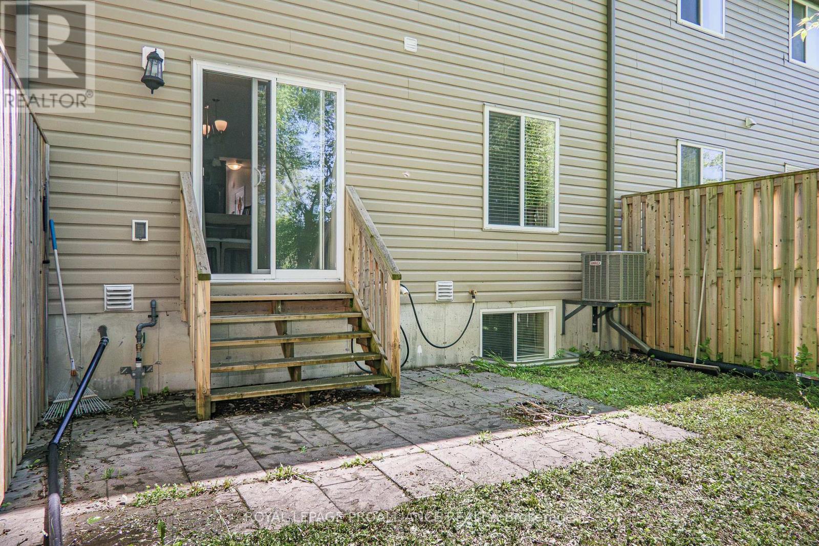 16 Nottingham Court, Quinte West, Ontario K8V 0E7 - Photo 5 - X12176102