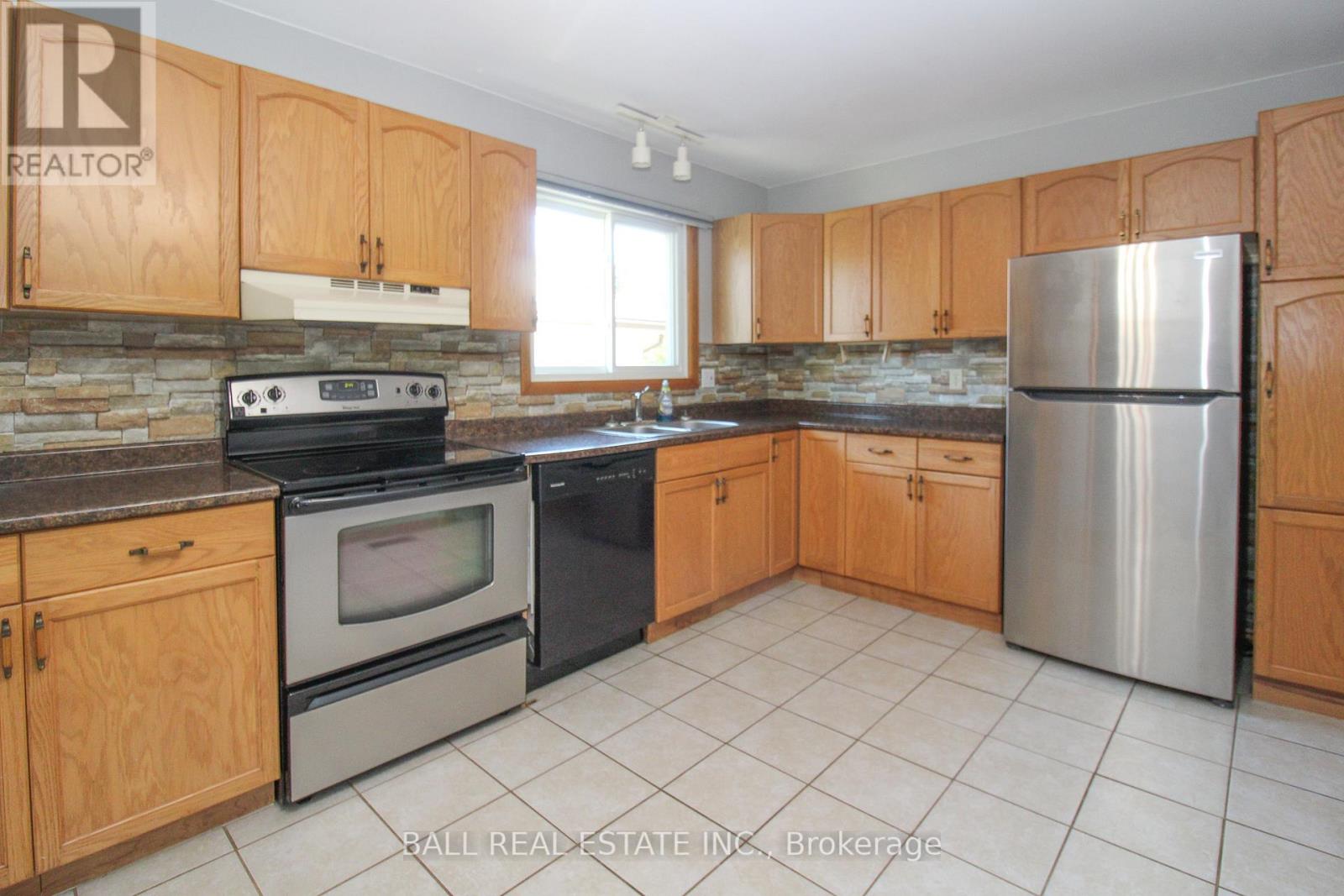 885 Stewart Drive, Peterborough South, Ontario  K9J 7R3 - Photo 6 - X12176125