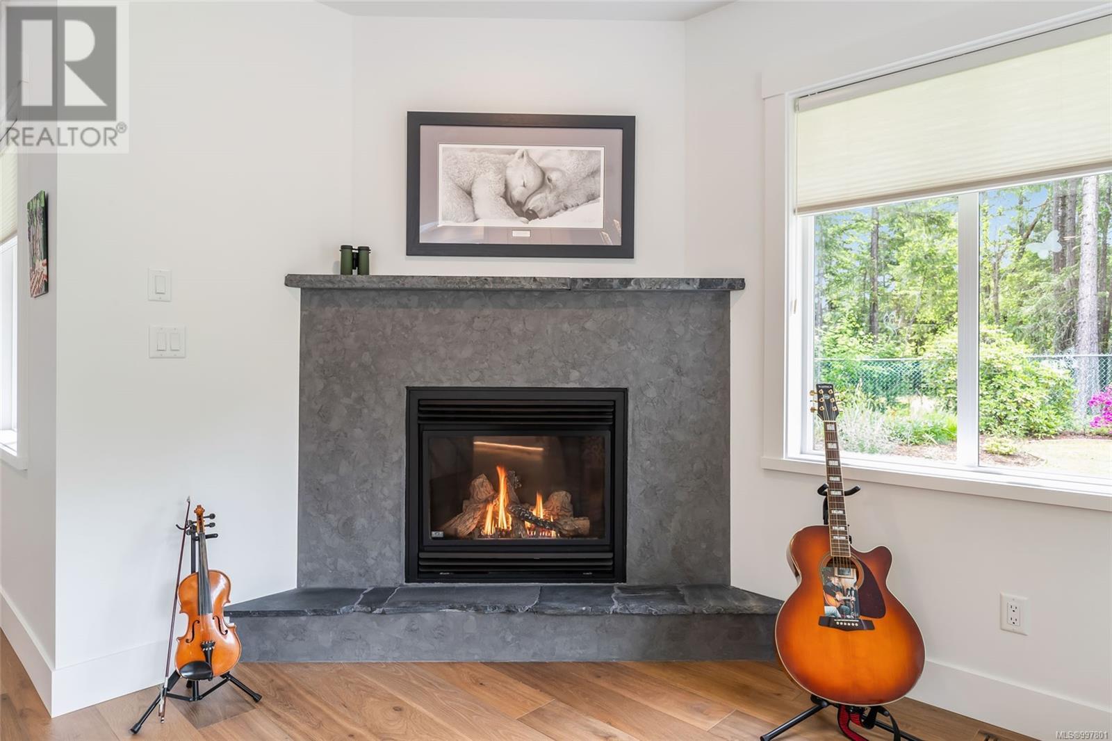 Property at 900 Rivers Edge Dr image 5