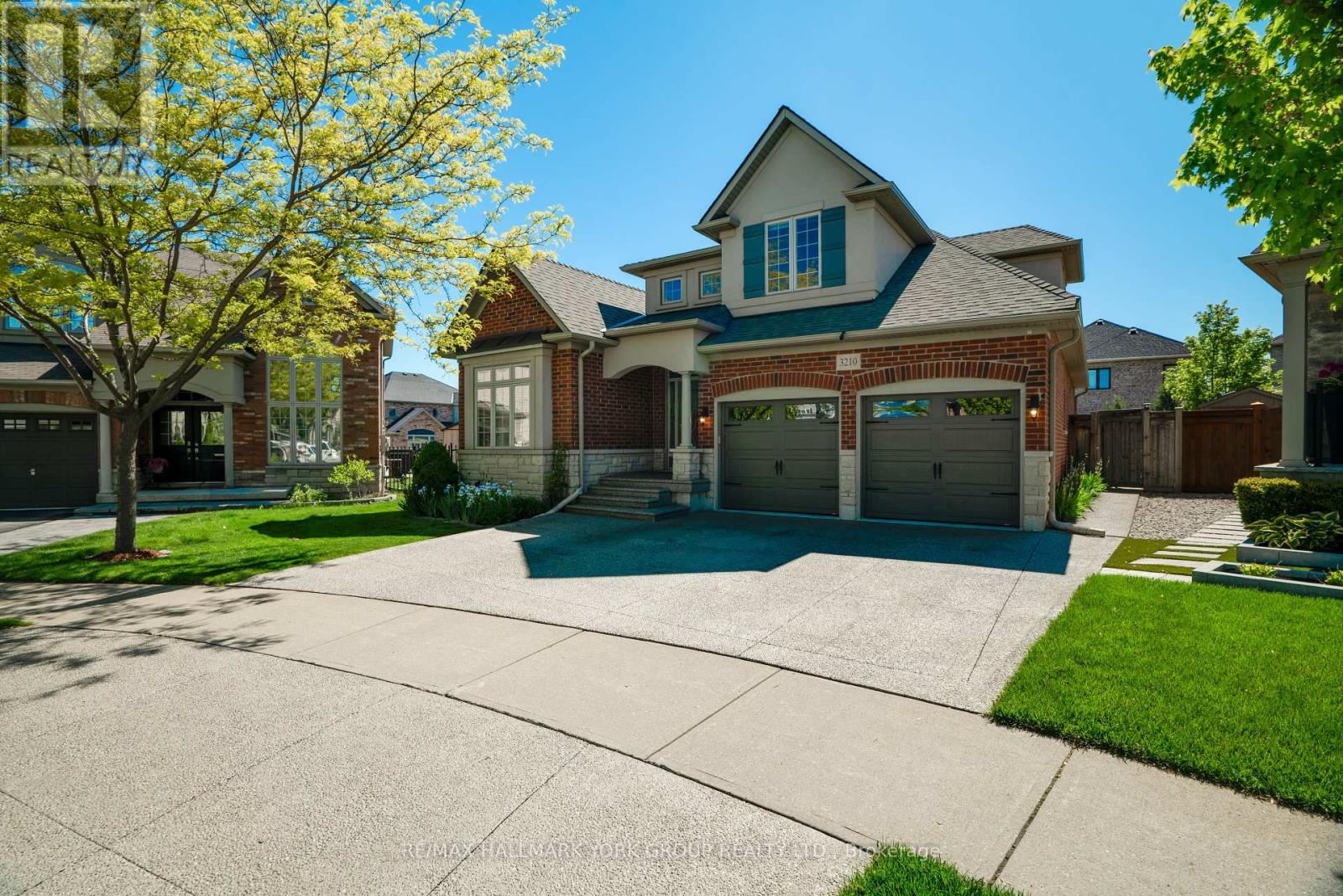 3210 Saltaire Crescent, Oakville, Ontario  L6M 0K8 - Photo 3 - W12172891