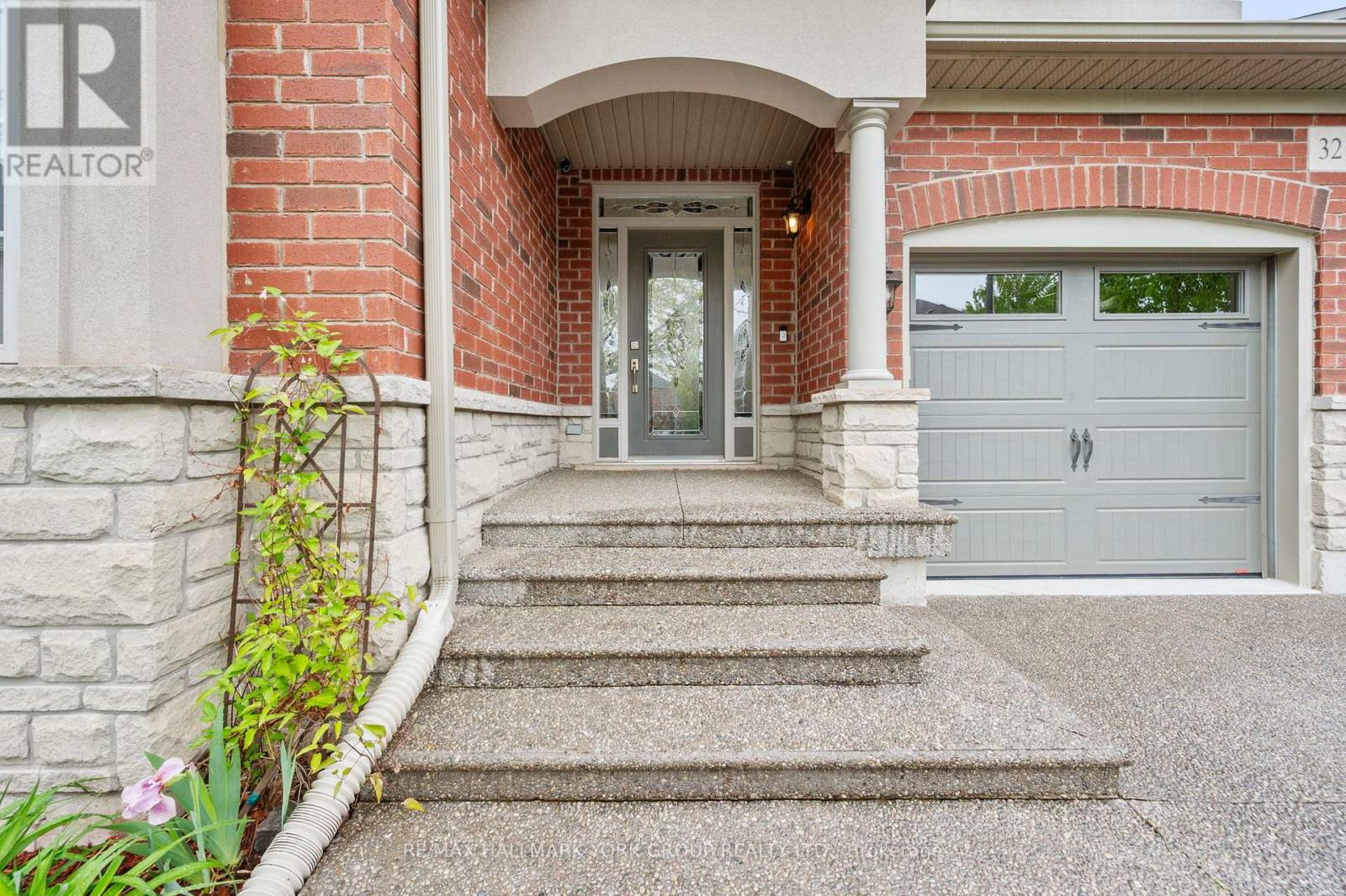 3210 Saltaire Crescent, Oakville, Ontario  L6M 0K8 - Photo 4 - W12172891