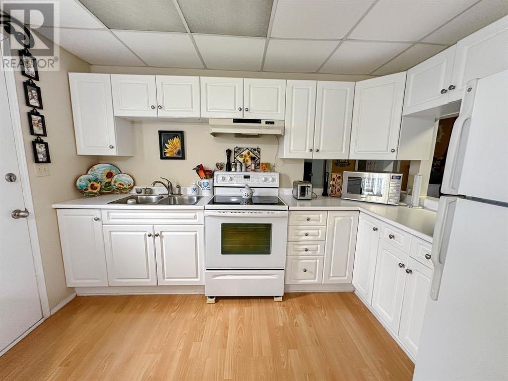 Property at 5009 50 Avenue image 4
