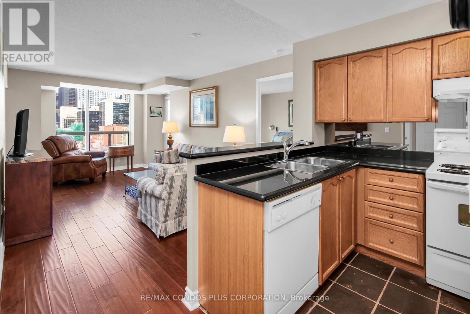 1135 - 109 Front Street E, Toronto, Ontario  M5A 4P7 - Photo 5 - C12103223