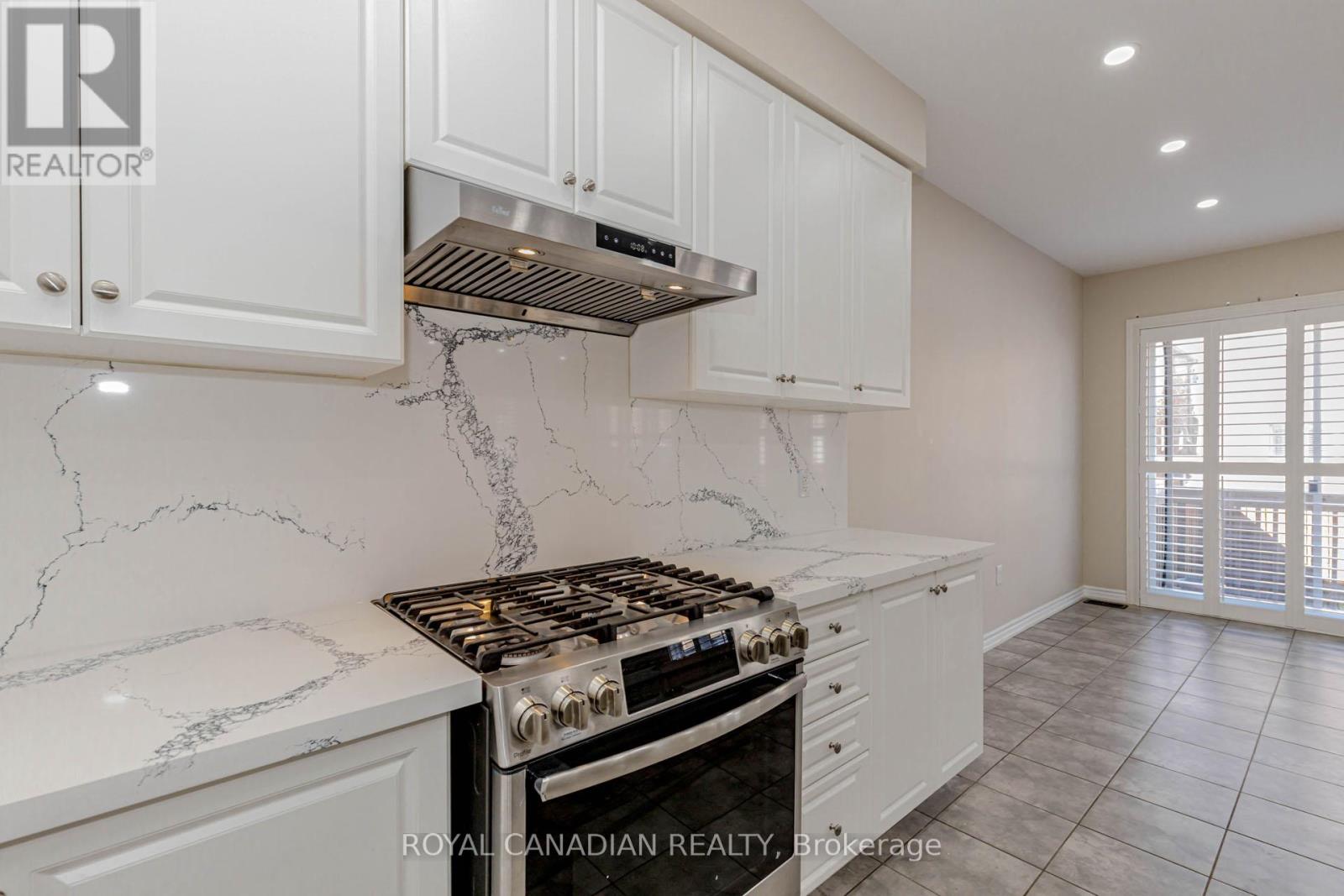1541 Chretien Street, Milton, Ontario  L9E 1H2 - Photo 16 - W12135510