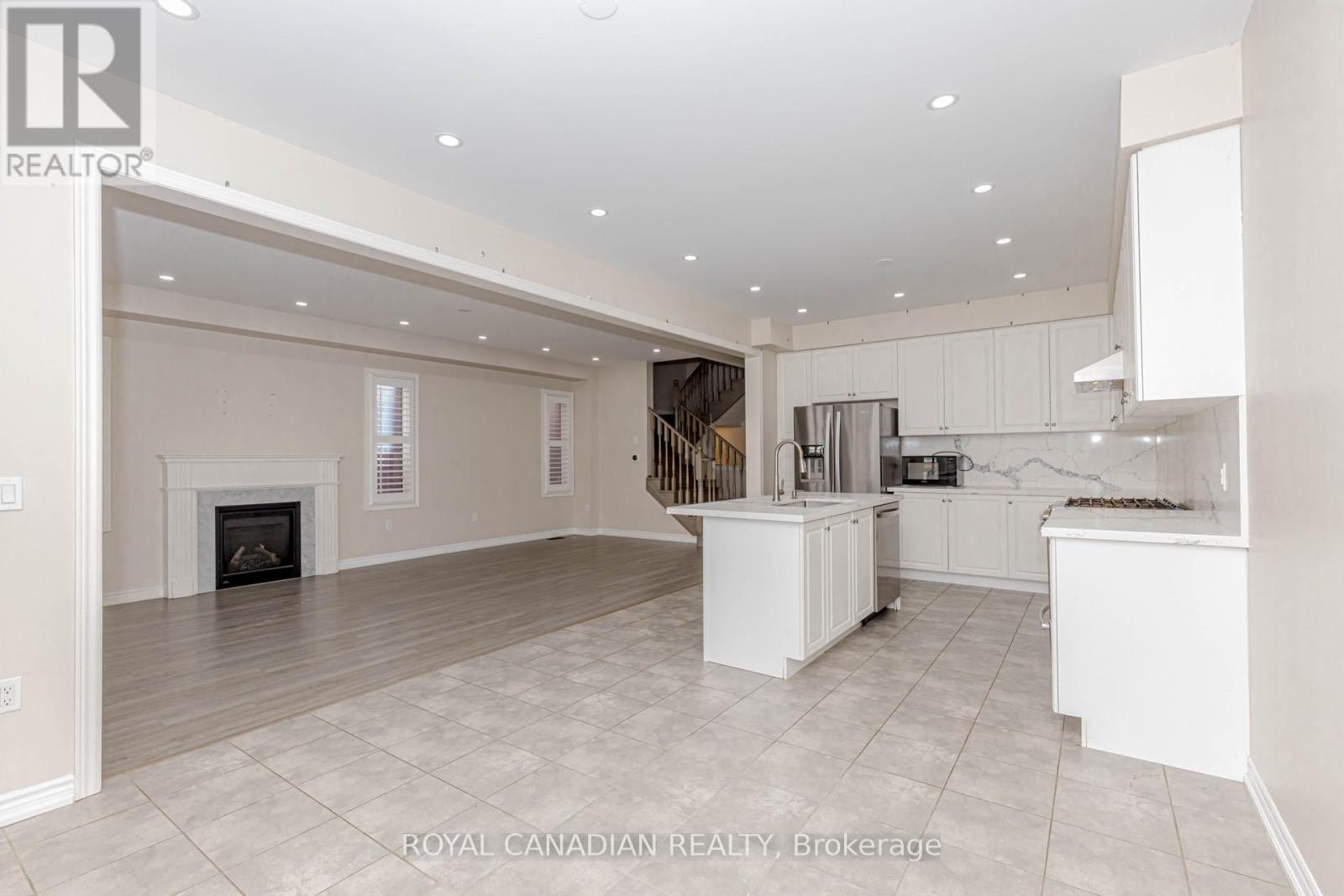 1541 Chretien Street, Milton, Ontario  L9E 1H2 - Photo 19 - W12135510