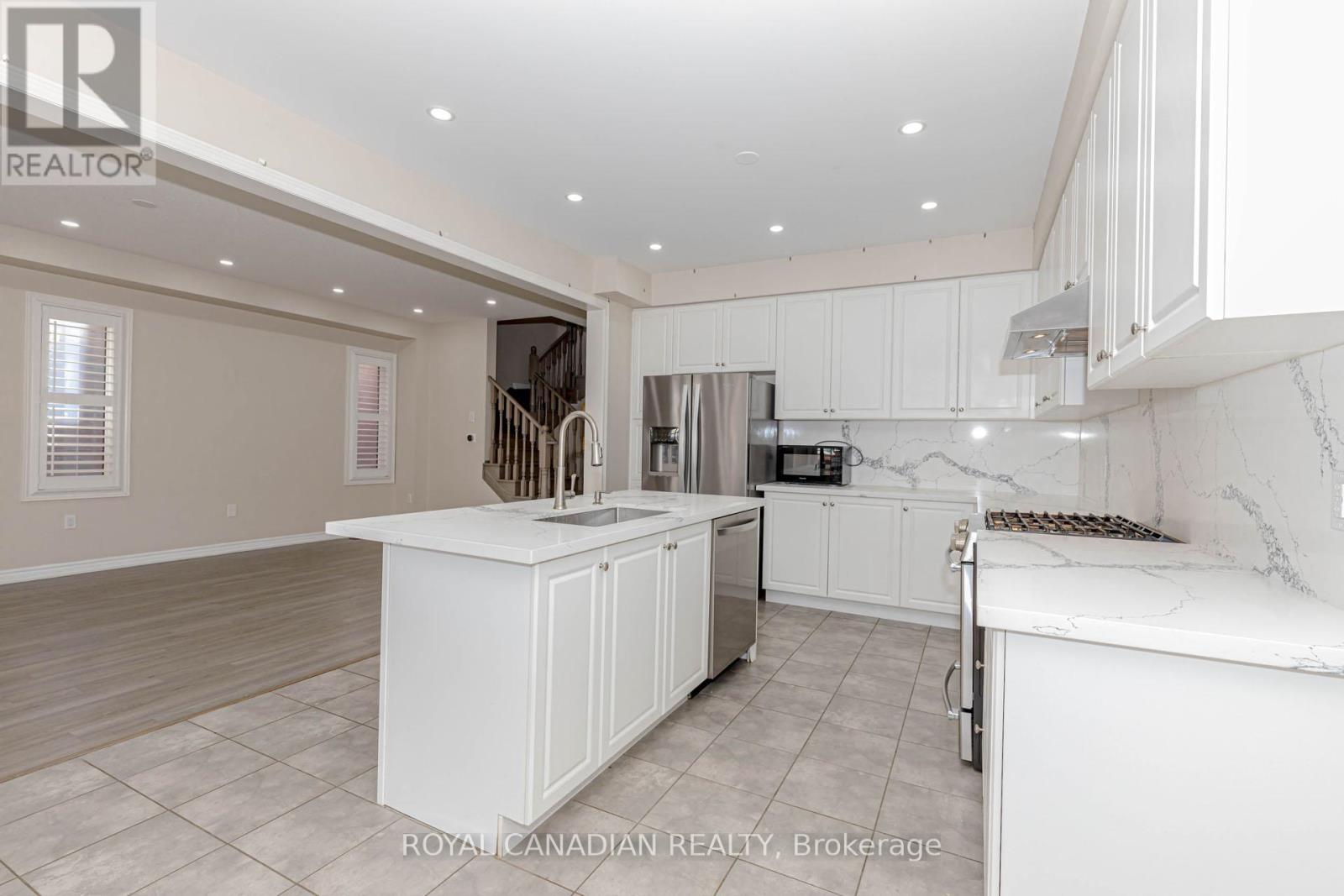 1541 Chretien Street, Milton, Ontario  L9E 1H2 - Photo 14 - W12135510