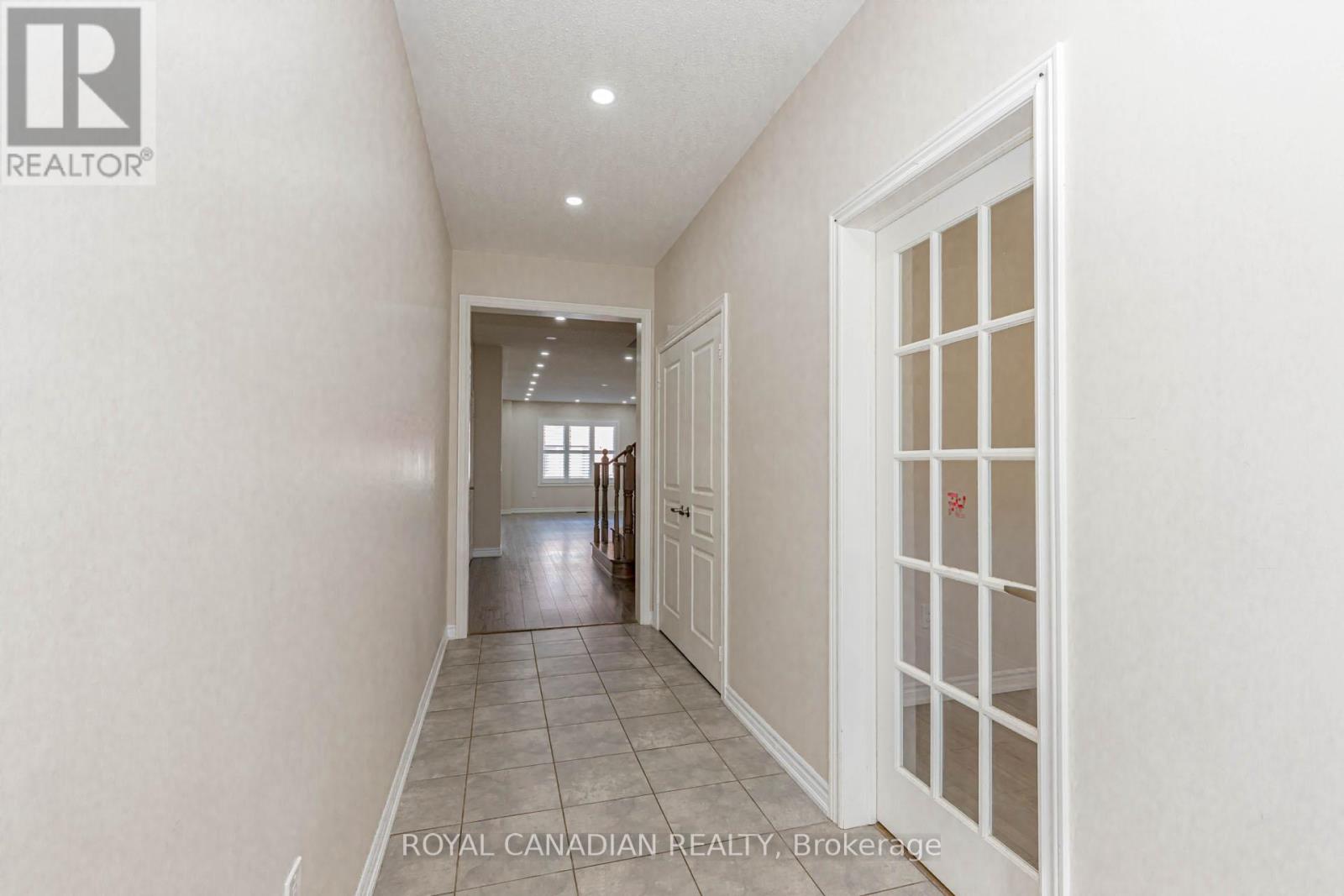 1541 Chretien Street, Milton, Ontario  L9E 1H2 - Photo 4 - W12135510