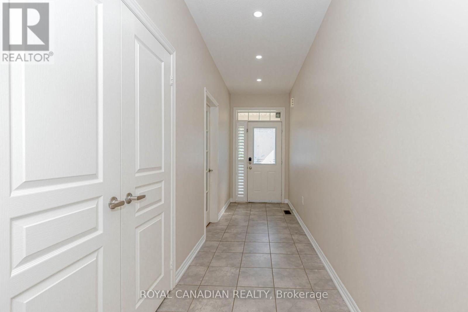1541 Chretien Street, Milton, Ontario  L9E 1H2 - Photo 5 - W12135510