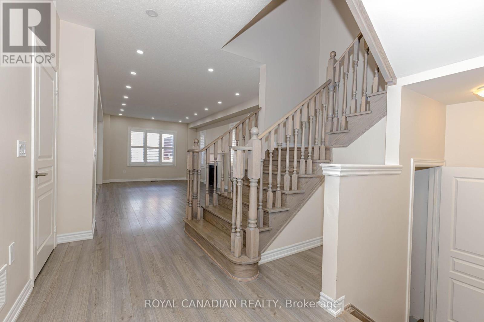 1541 Chretien Street, Milton, Ontario  L9E 1H2 - Photo 9 - W12135510