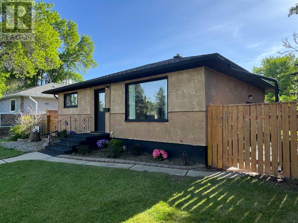 Property at 223 27 Street S image 2