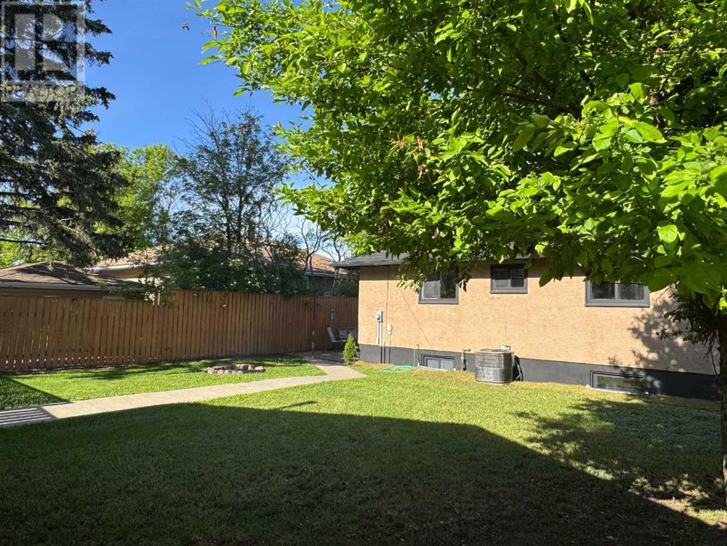 Property at 223 27 Street S image 4