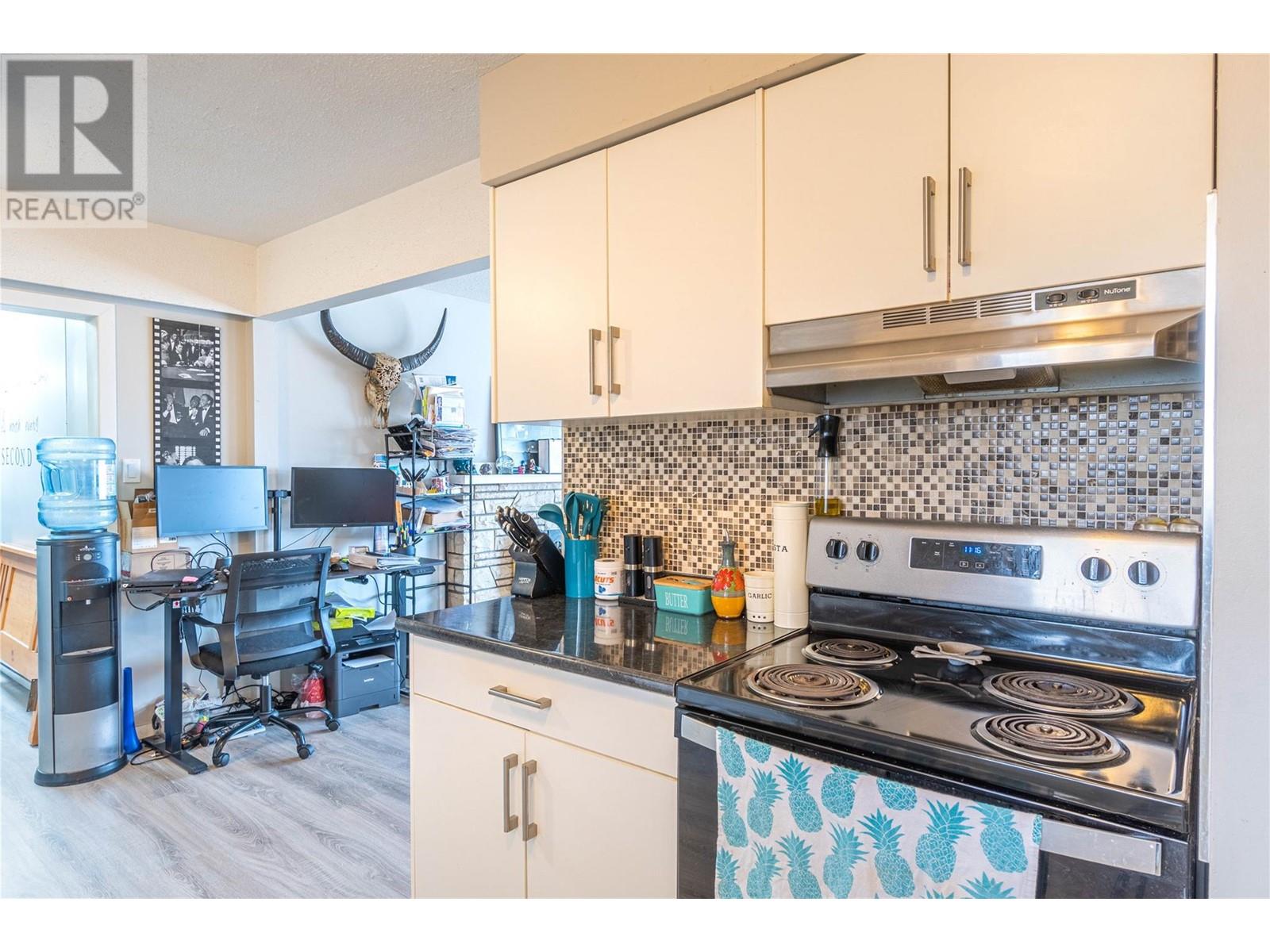 Property at 1569 WESTMOUNT Drive image 5