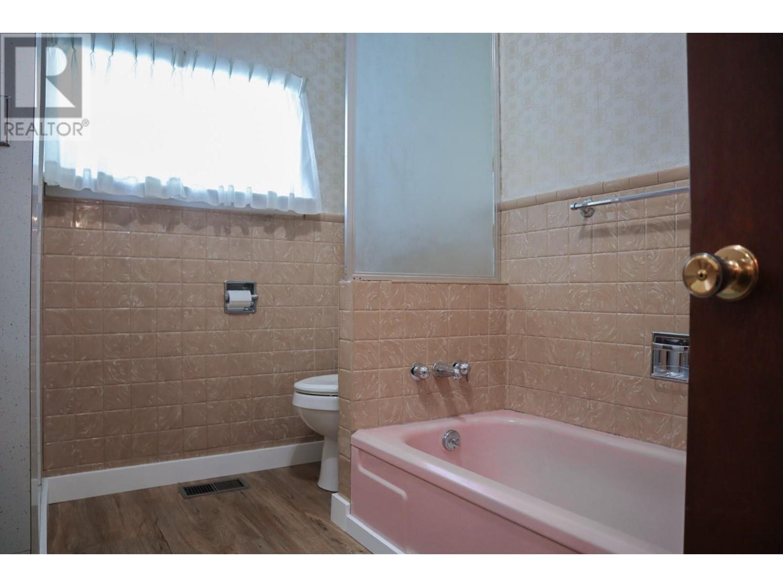7517 6th Street, Grand Forks, BC V0H1H0